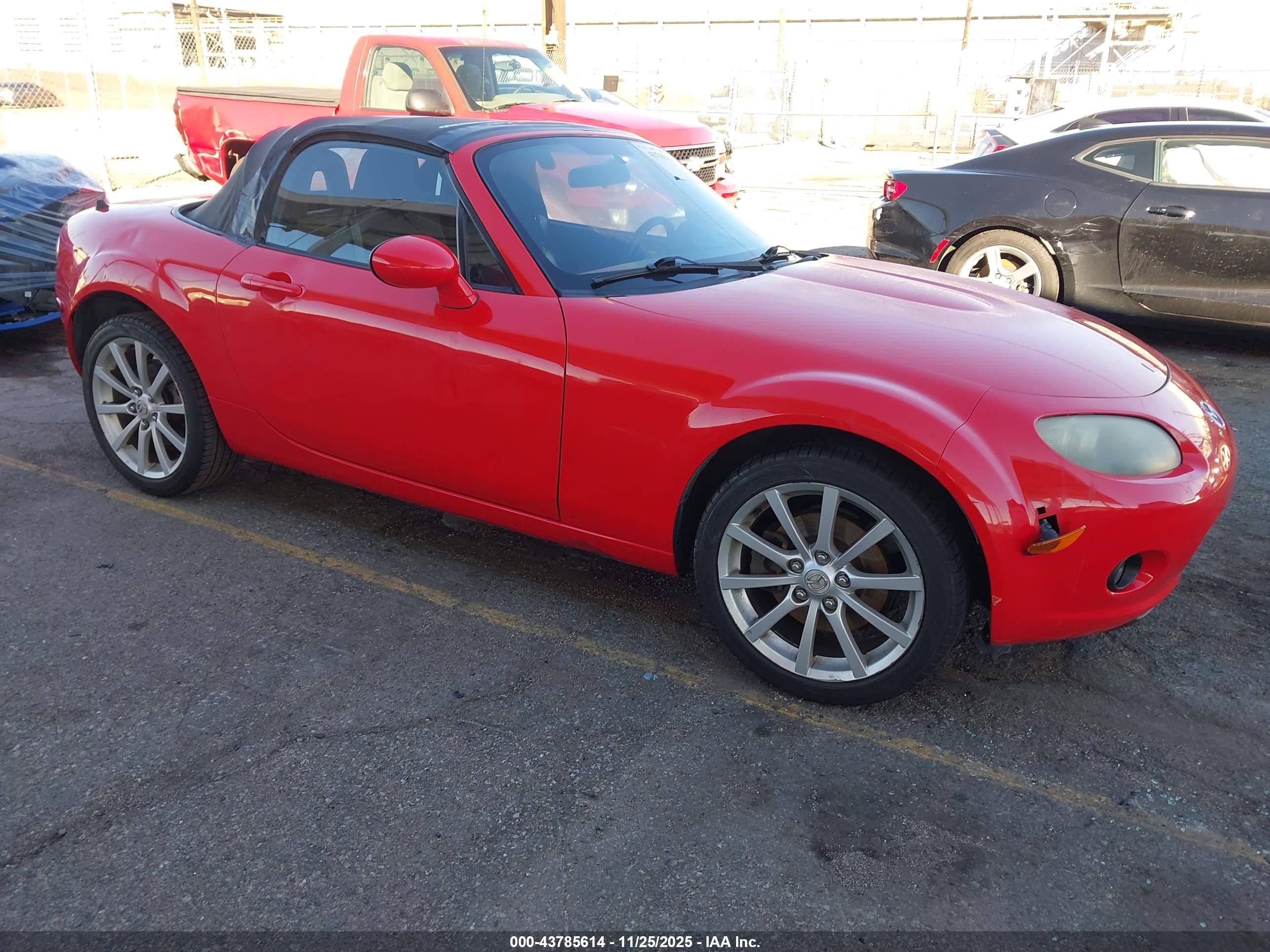 2006 Mazda MX-5 Miata Grand Touring, VIN JM1NC25F960114772 — Front end