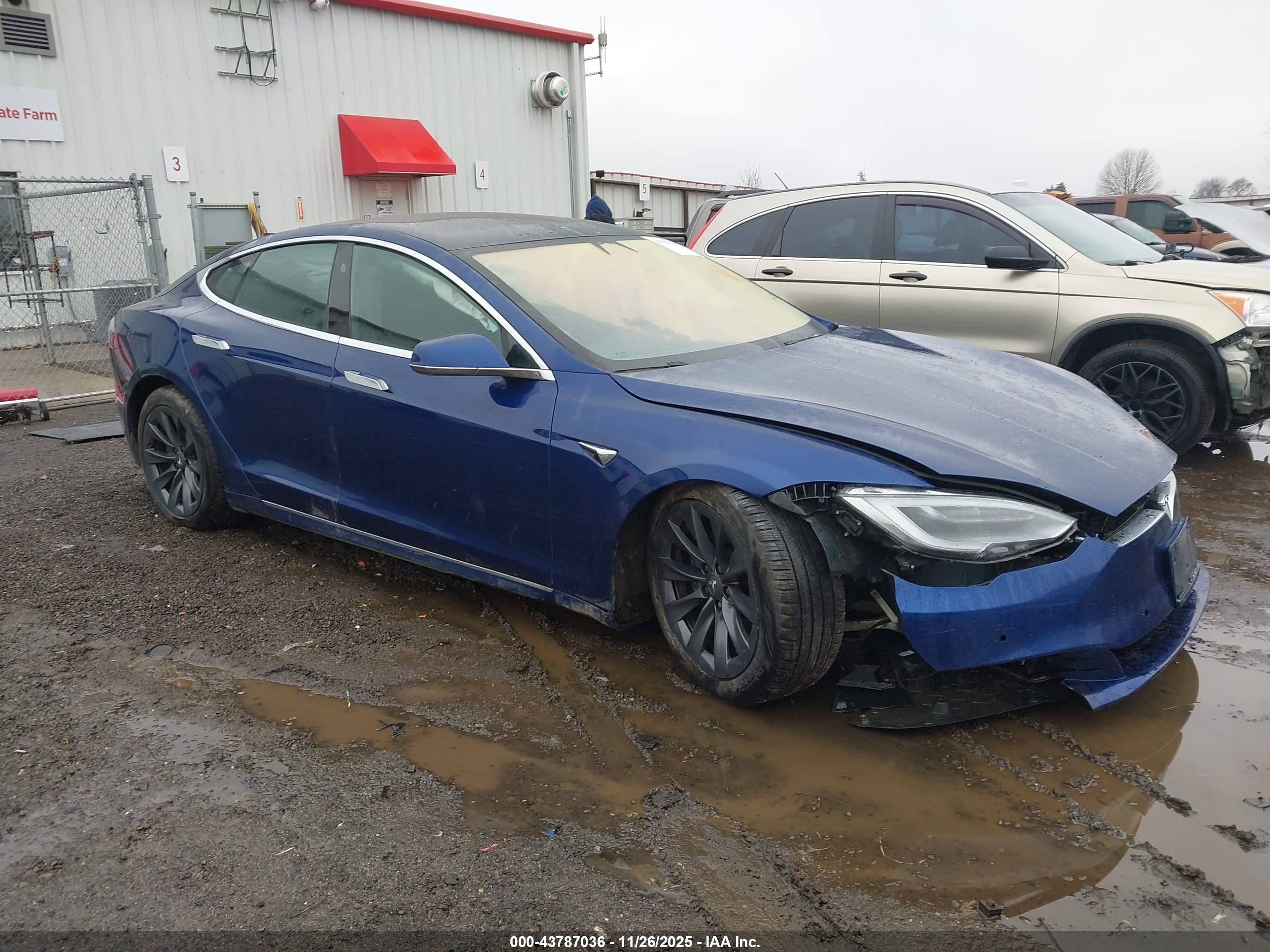 2020 Tesla Model S Long Range, VIN 5YJSA1E26LF415416 — Перед