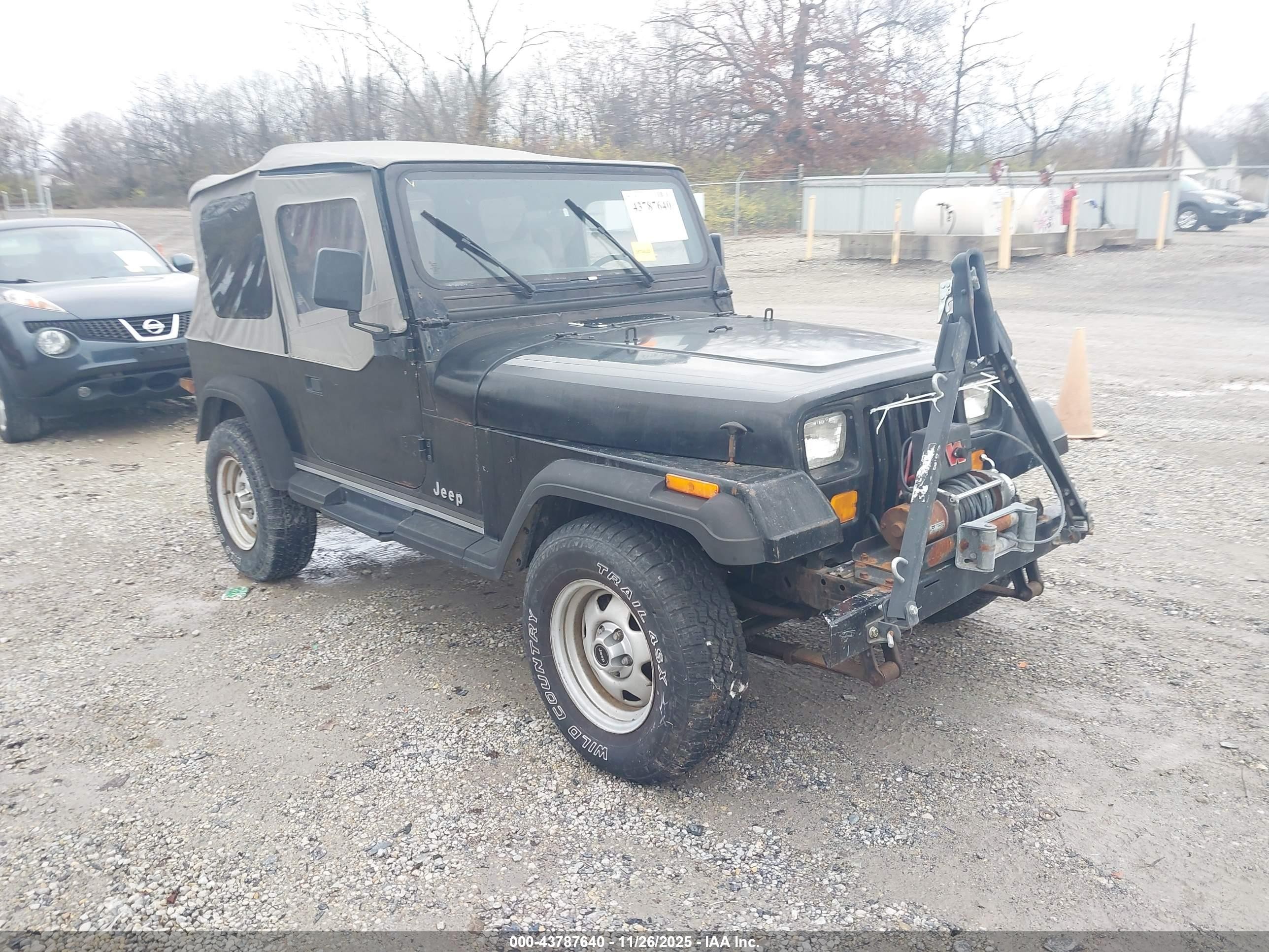 1988 Jeep Wrangler, VIN 2BCCV81K2JB521378 — Front end