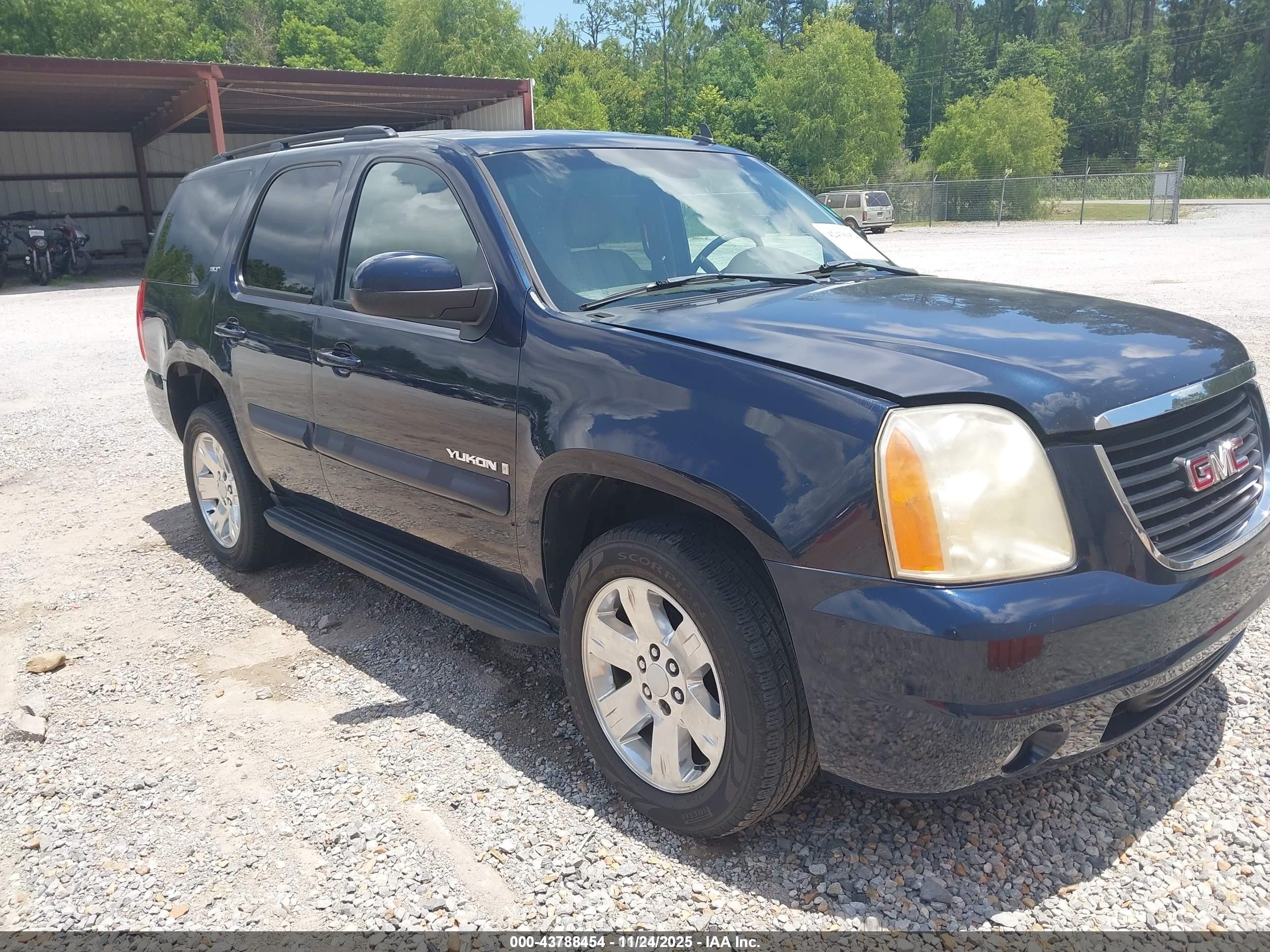 2007 GMC Yukon SLE, VIN 1GKFK130X7J401182 — Not stated