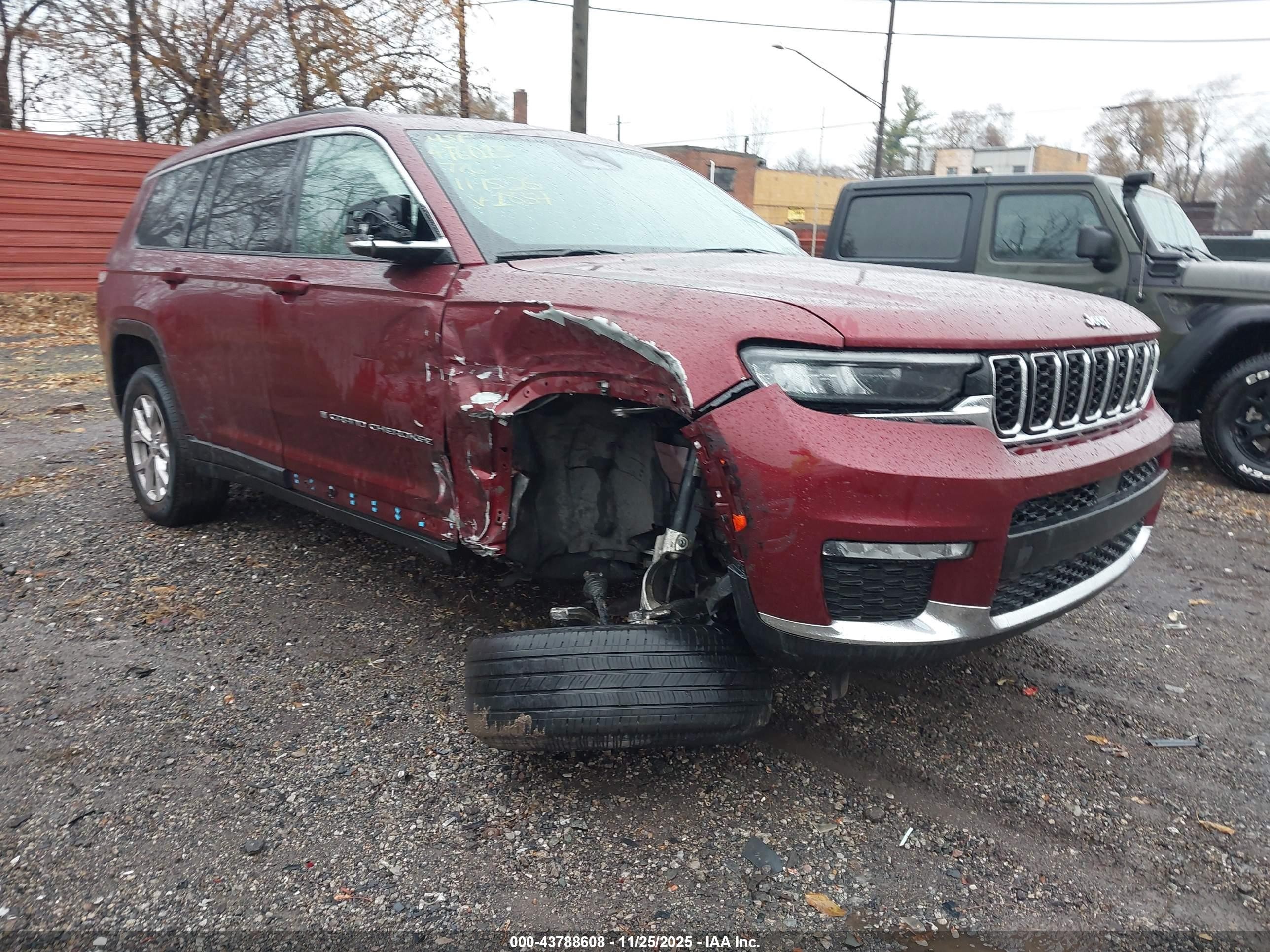 2021 Jeep Grand Cherokee Limited, VIN 1C4RJKBGXM8141854 — Front end