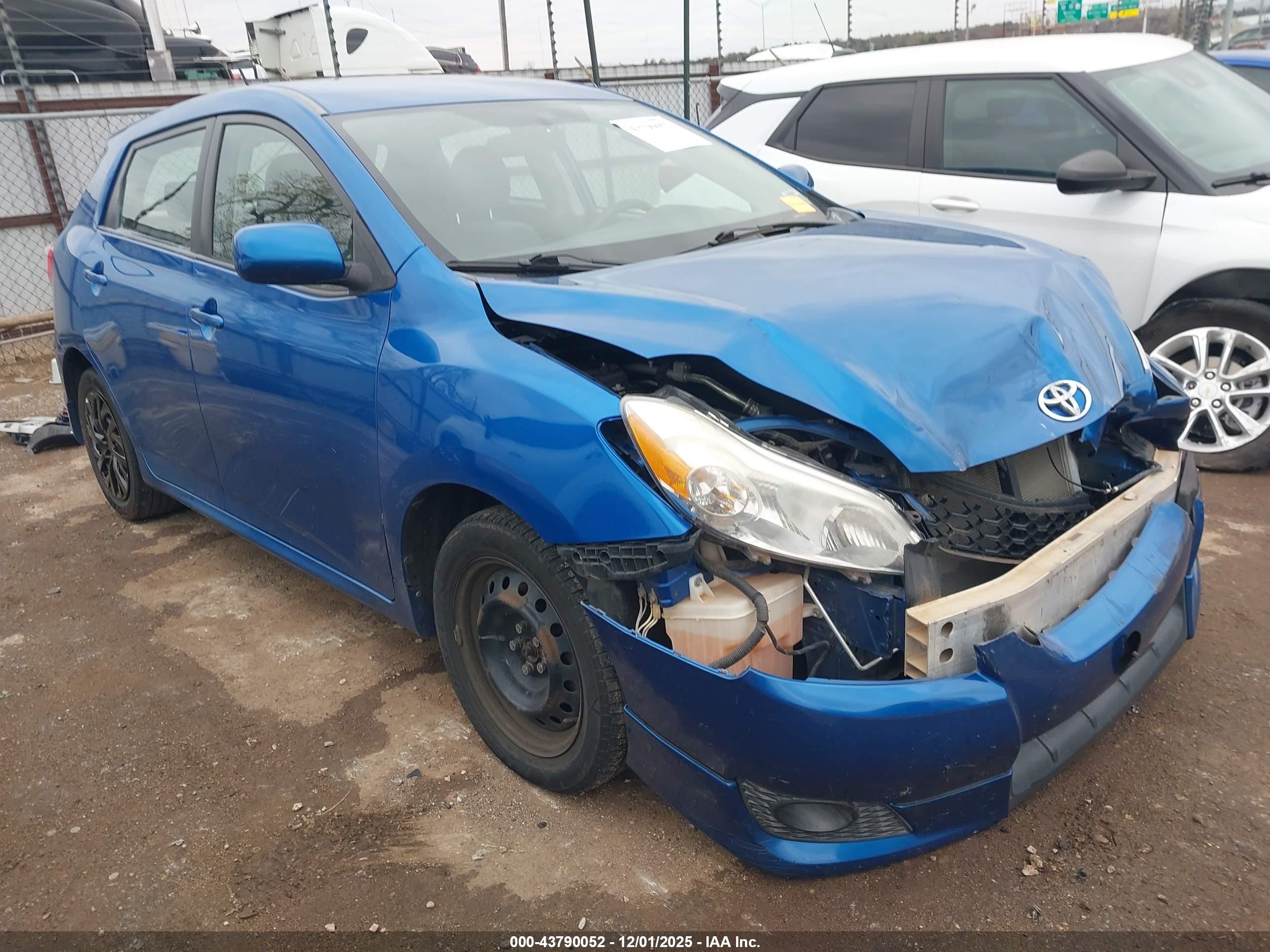 2010 Toyota Matrix, VIN 2T1KU4EE8AC340299 — Front end