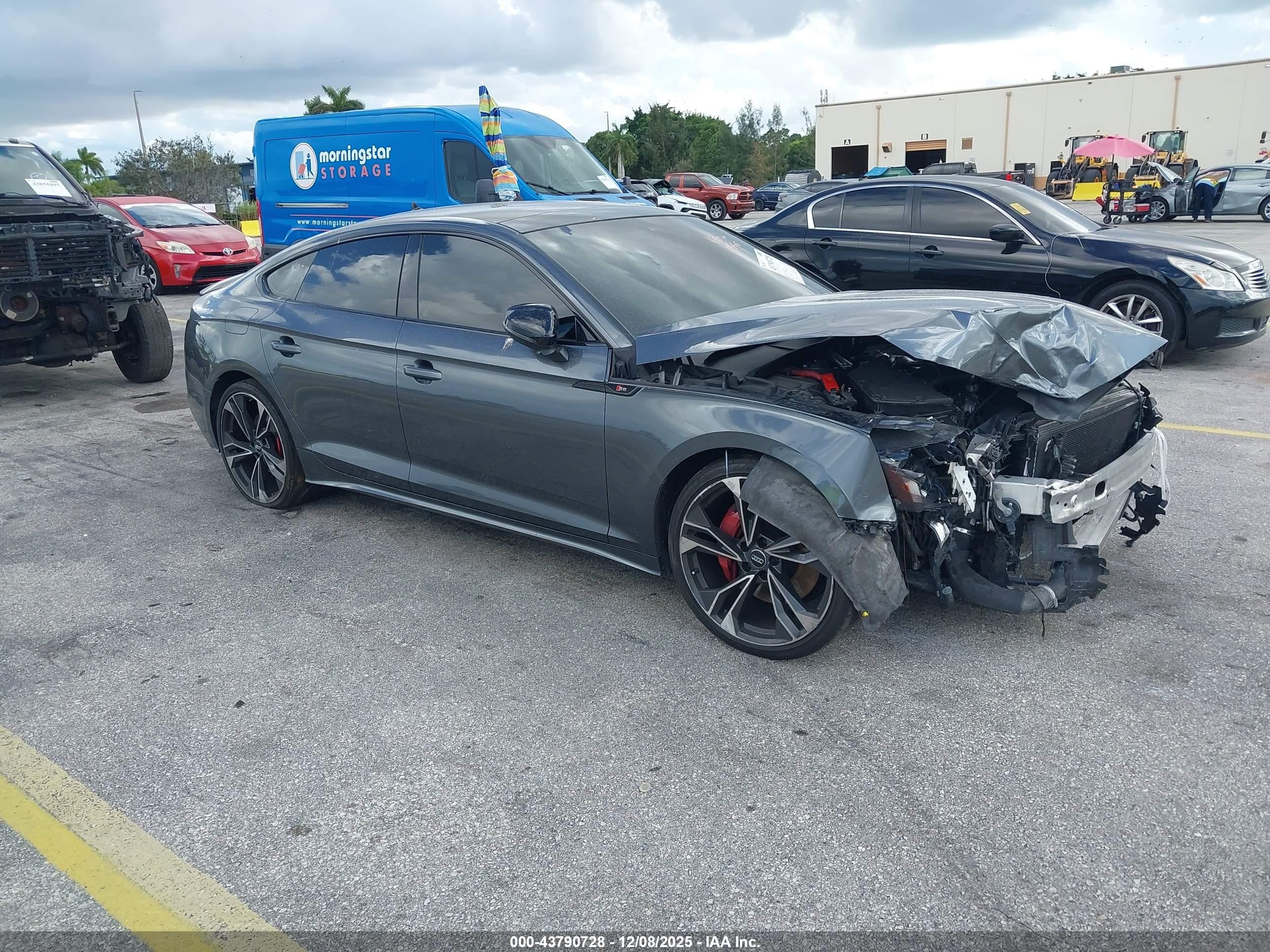 2021 Audi S5 Sportback Premium Plus, VIN WAUC4CF59MA008682 — Перед