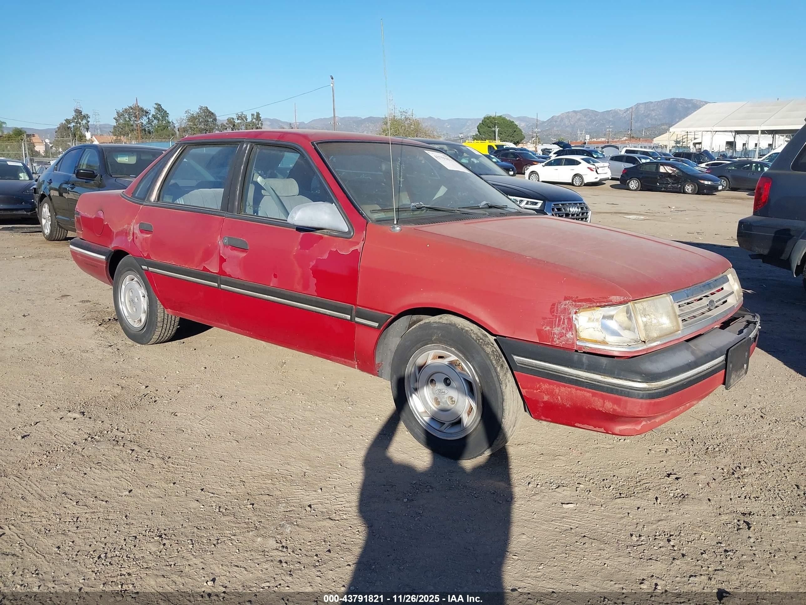 1990 Ford Tempo GL, VIN 2FAPP36X1LB136209 — Front end