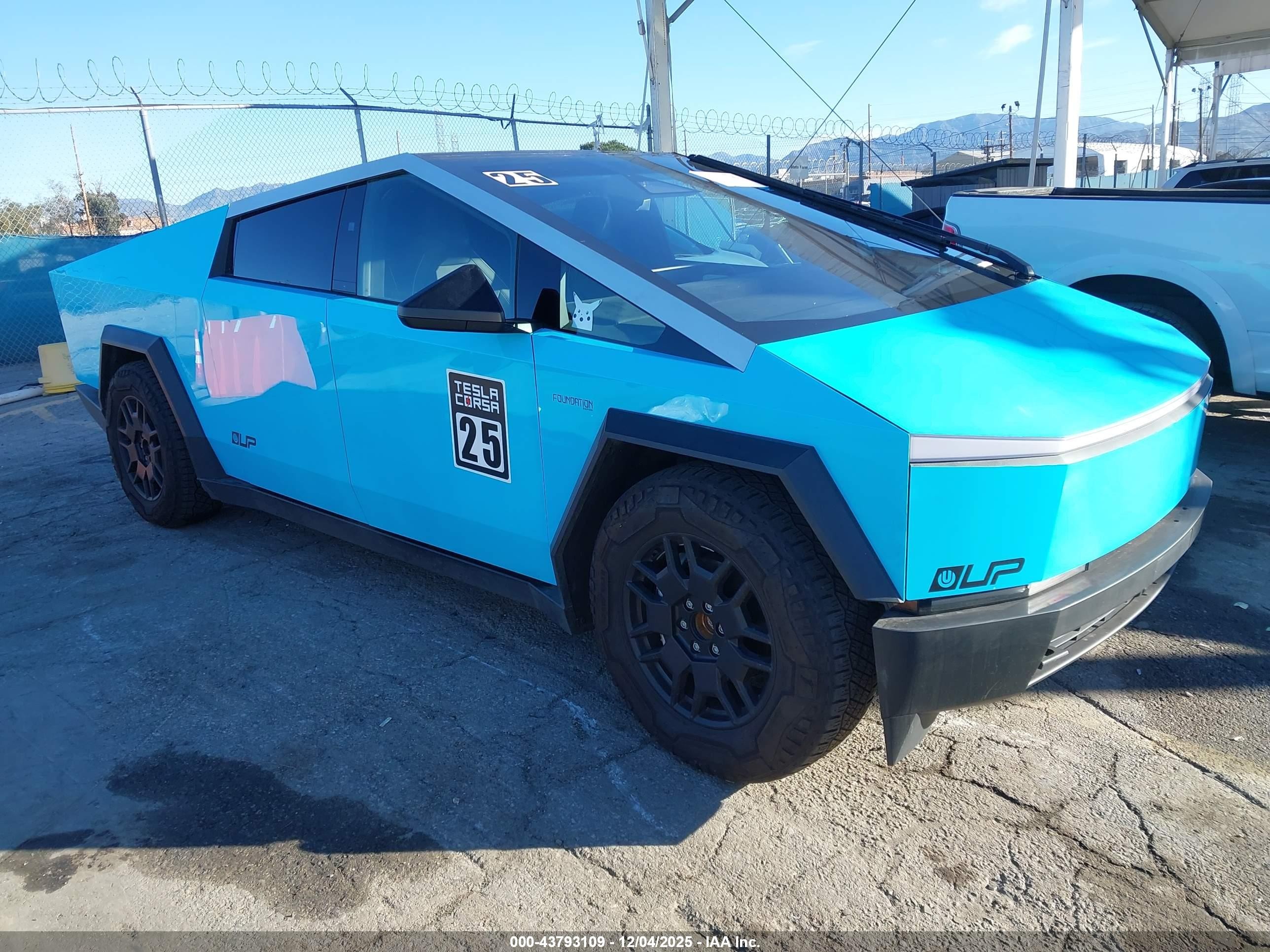 2024 Tesla Cybertruck Cyberbeast, VIN 7G2CEHEE9RA000363 — Front end