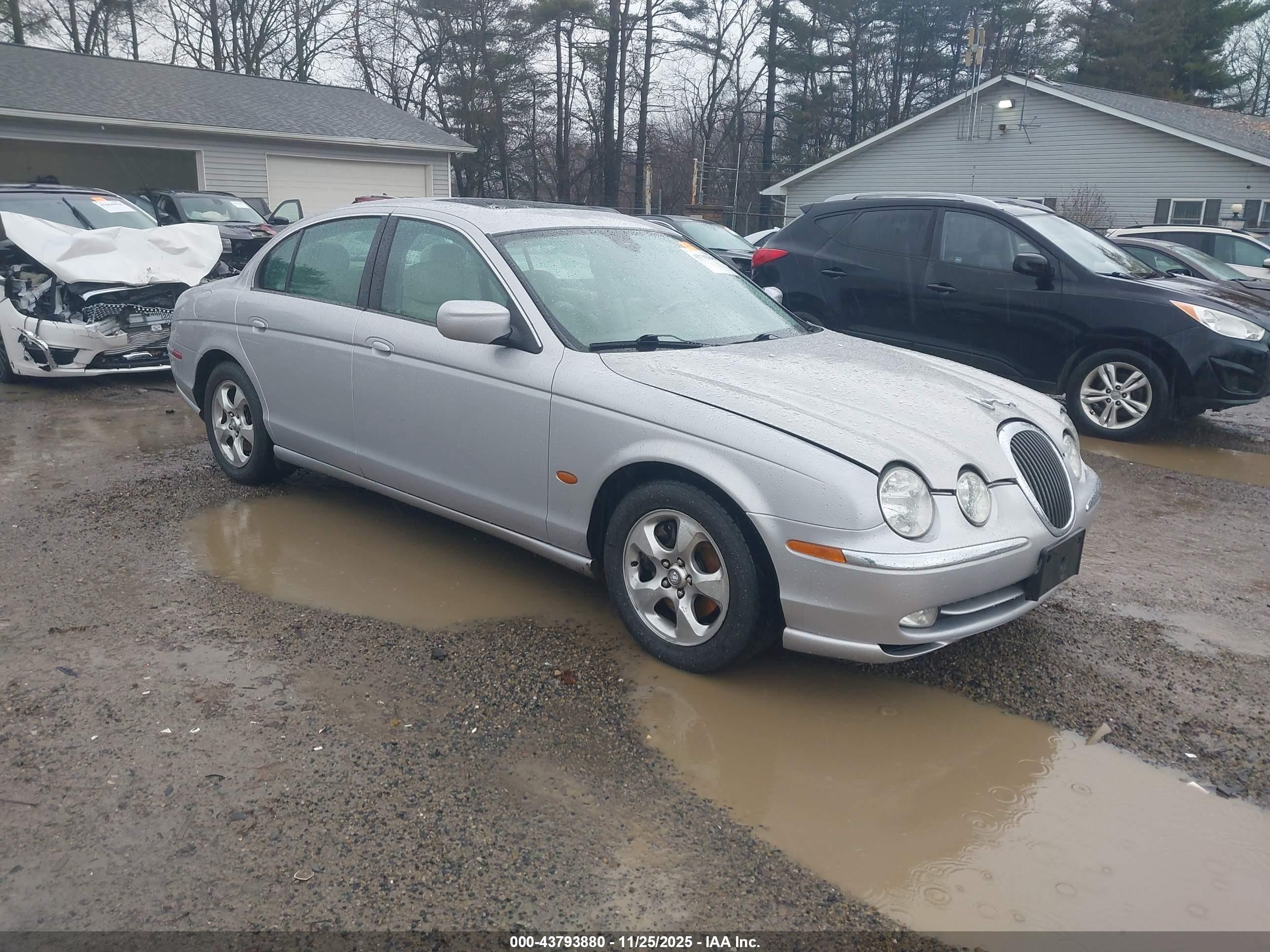 2002 Jaguar S-Type, VIN SAJDA01N72FM35298 — Бок