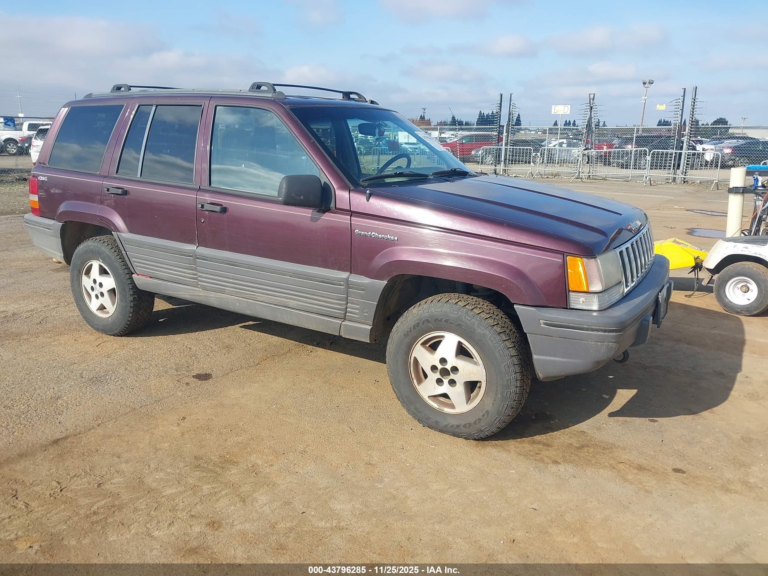 1995 Jeep Grand Cherokee Laredo, VIN 1J4GZ58YXSC695417 — Biohazard / chemical