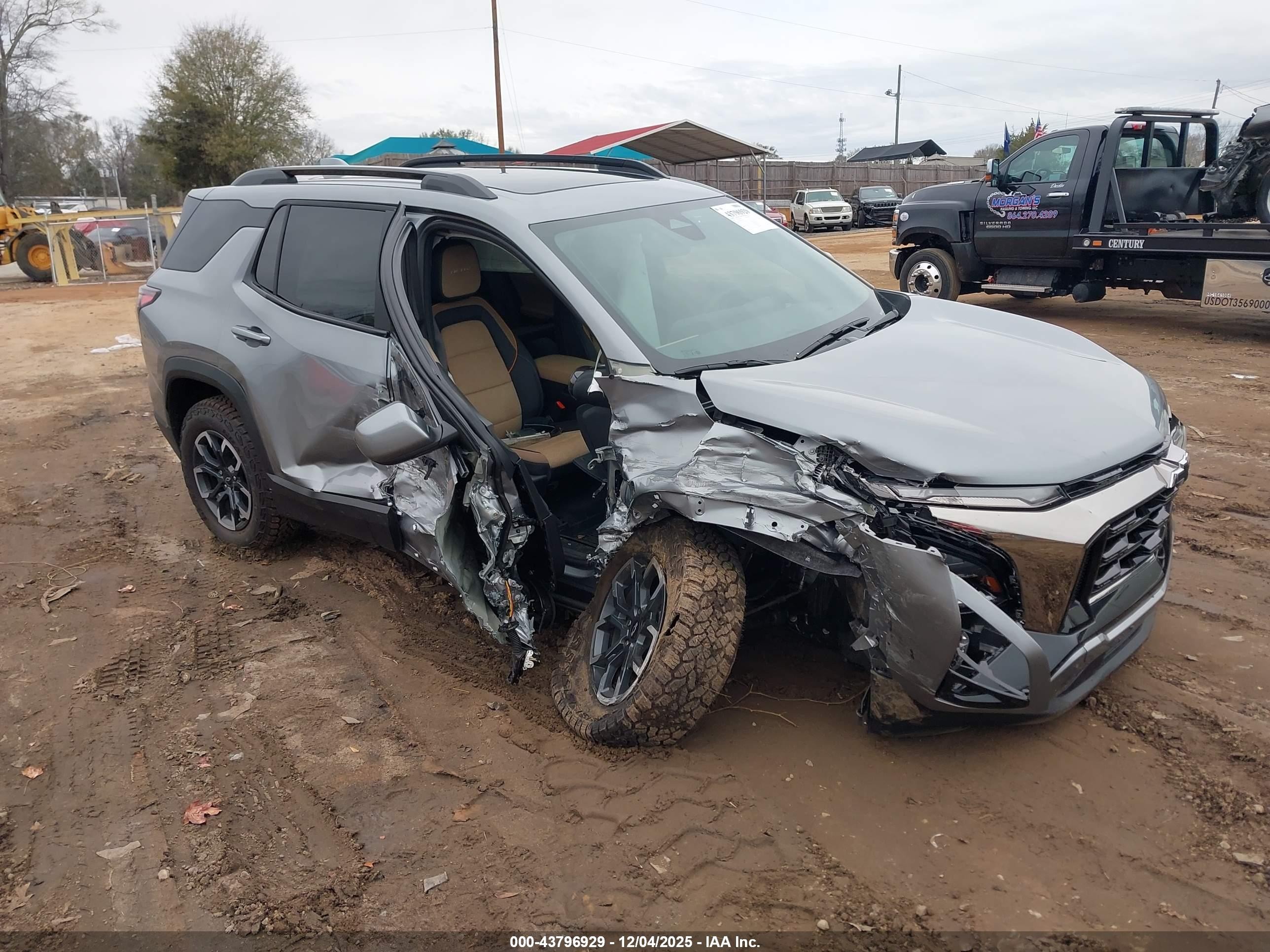 2025 Chevrolet Equinox FWD ACTIV, VIN 3GNAXKEG2SL125869 — Перед