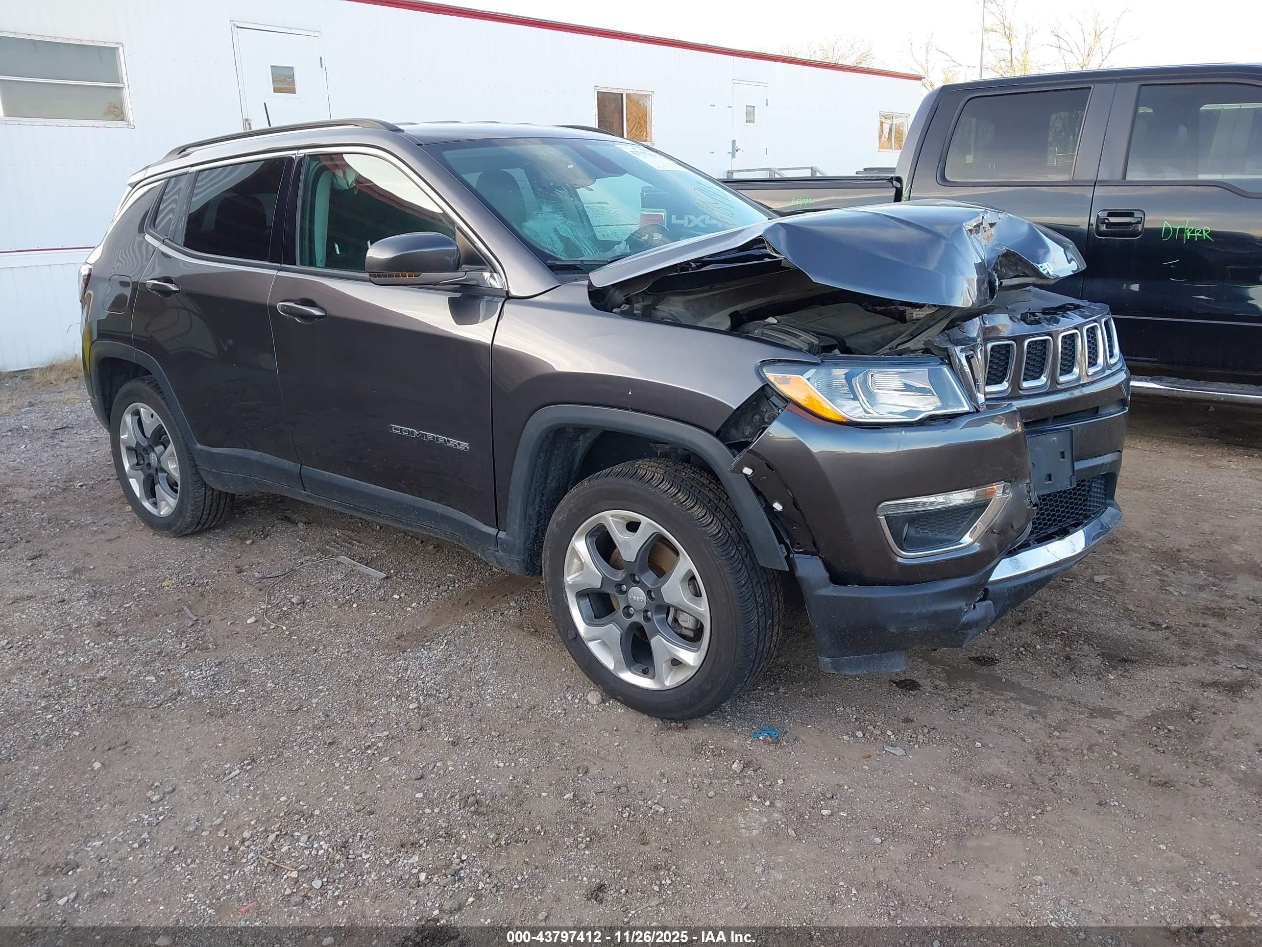 2020 Jeep Compass Limited, VIN 3C4NJDCB0LT185343 — Auction photo 1 of 5