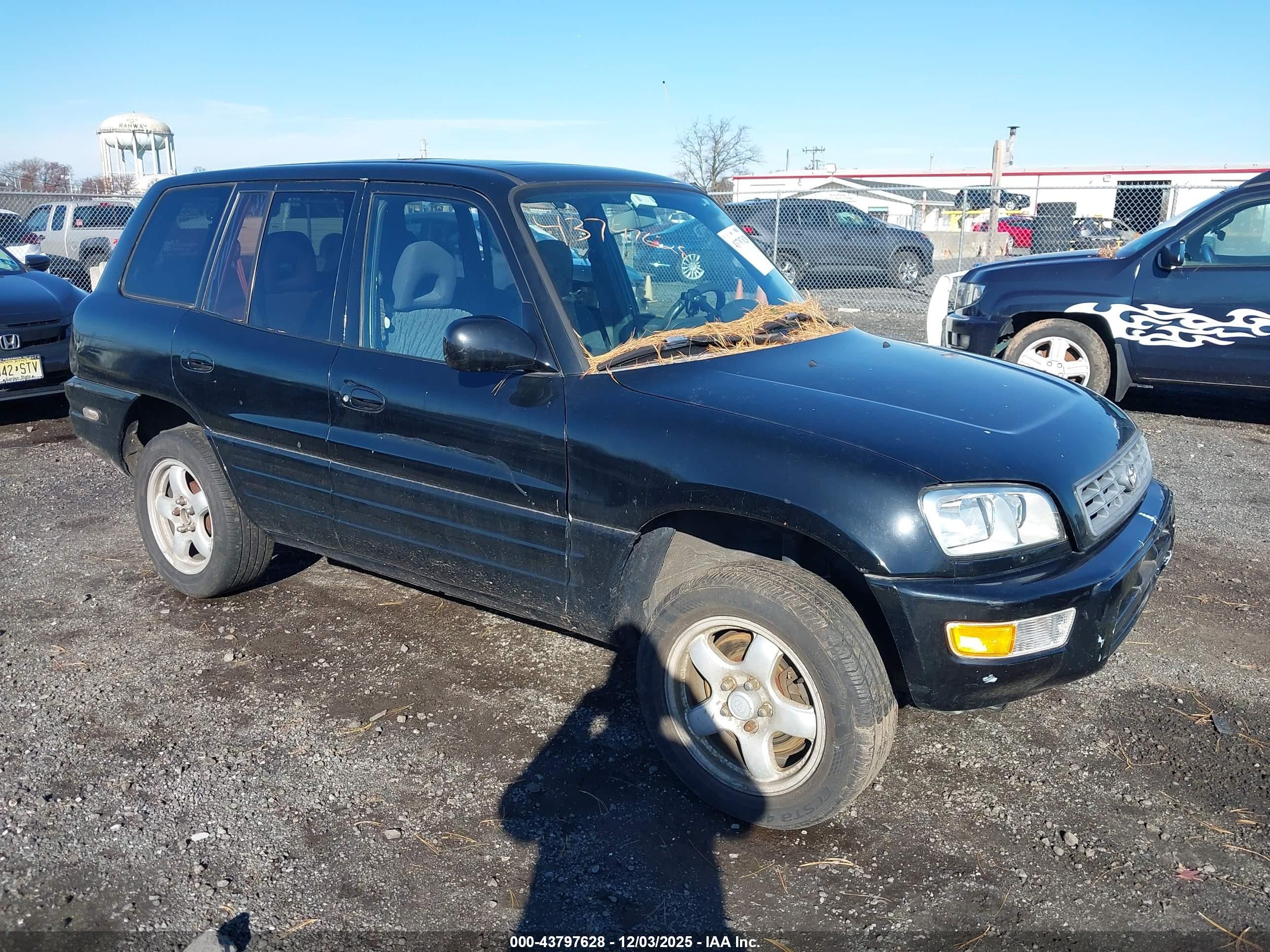 1998 Toyota RAV4, VIN JT3HP10V9W7103793 — All over