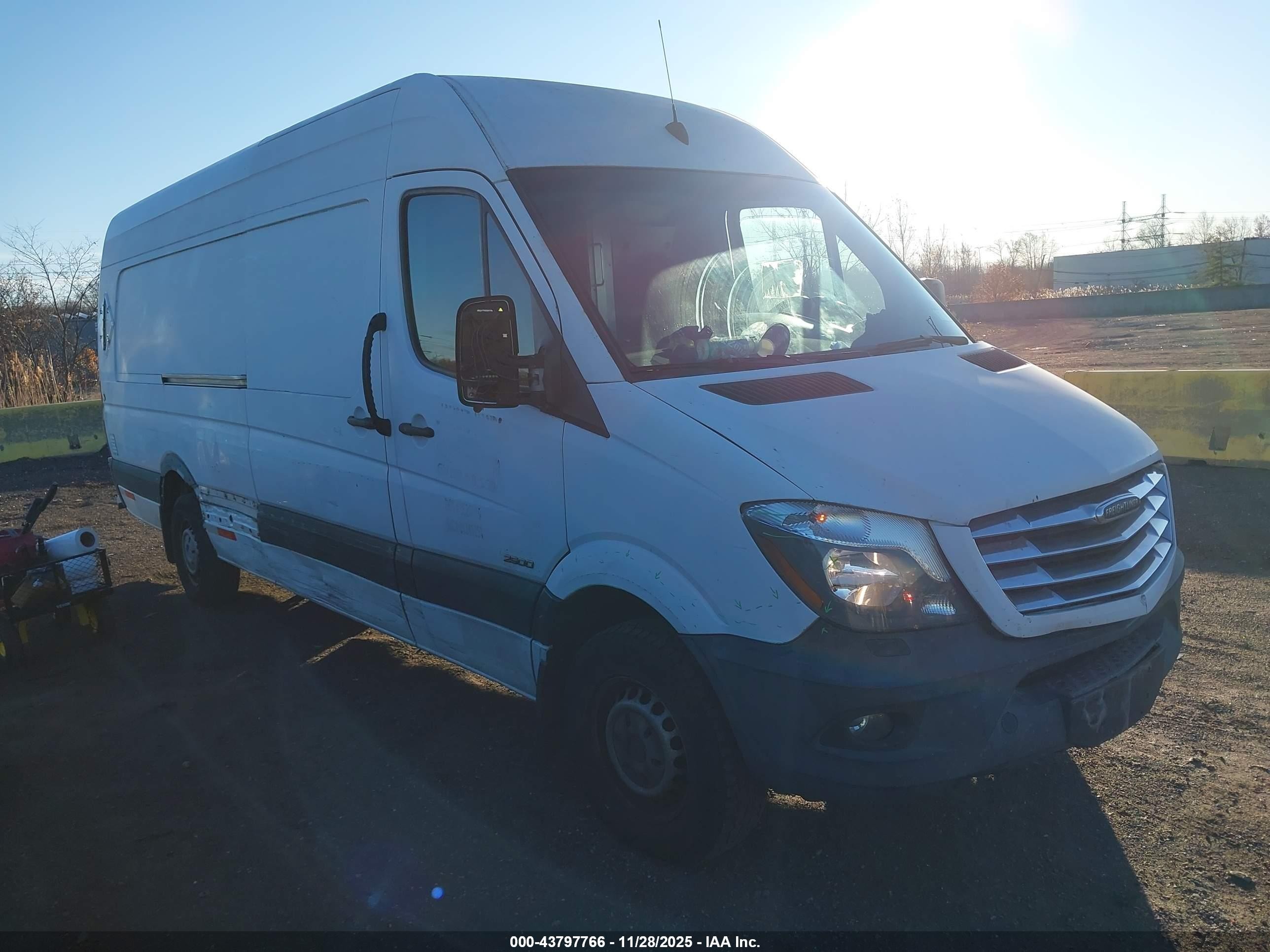 2014 Freightliner Sprinter, VIN WDYPE8DB5E5916116 — Front end