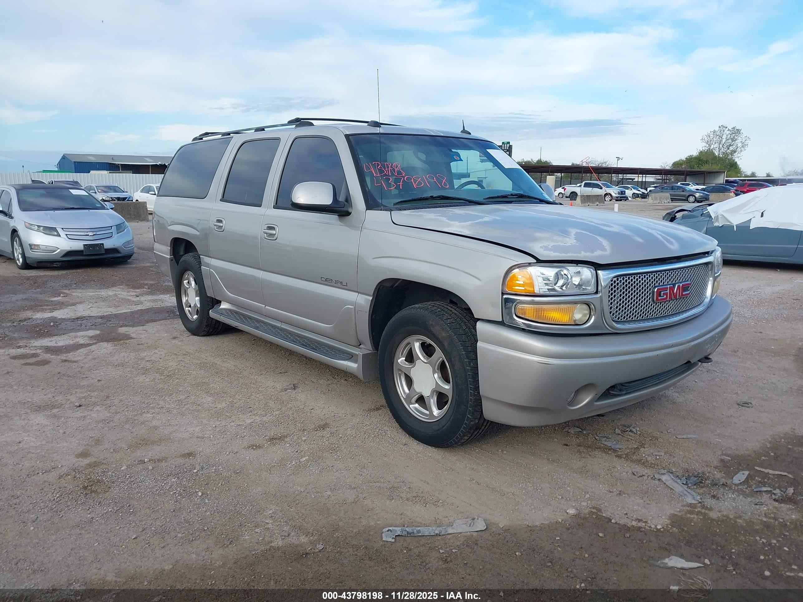 2005 GMC Yukon XL, VIN 1GKFK66U05J126396 — Normal wear