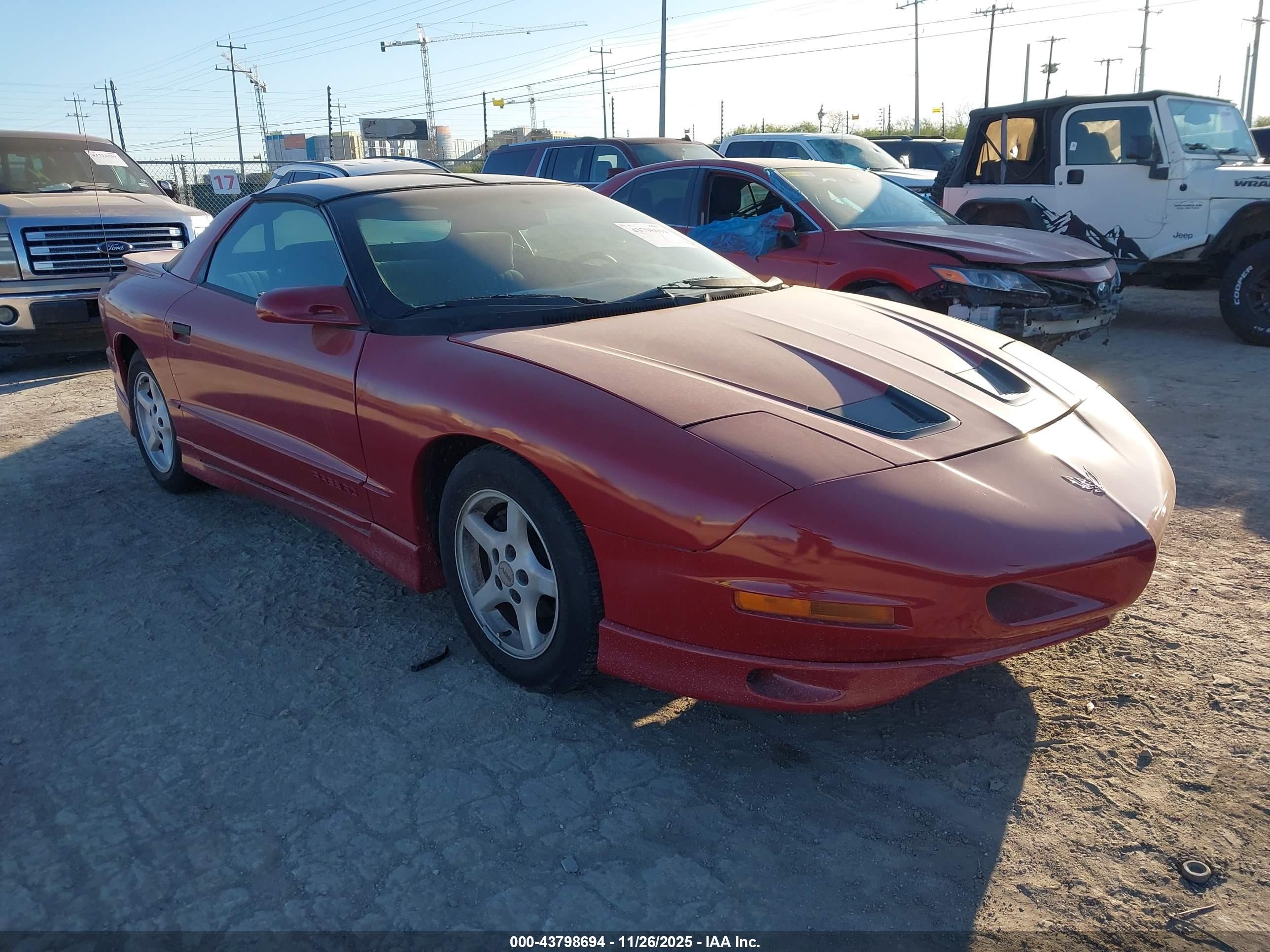 1997 Pontiac Firebird Firebird, VIN 2G2FS22K0V2209716 — Front end