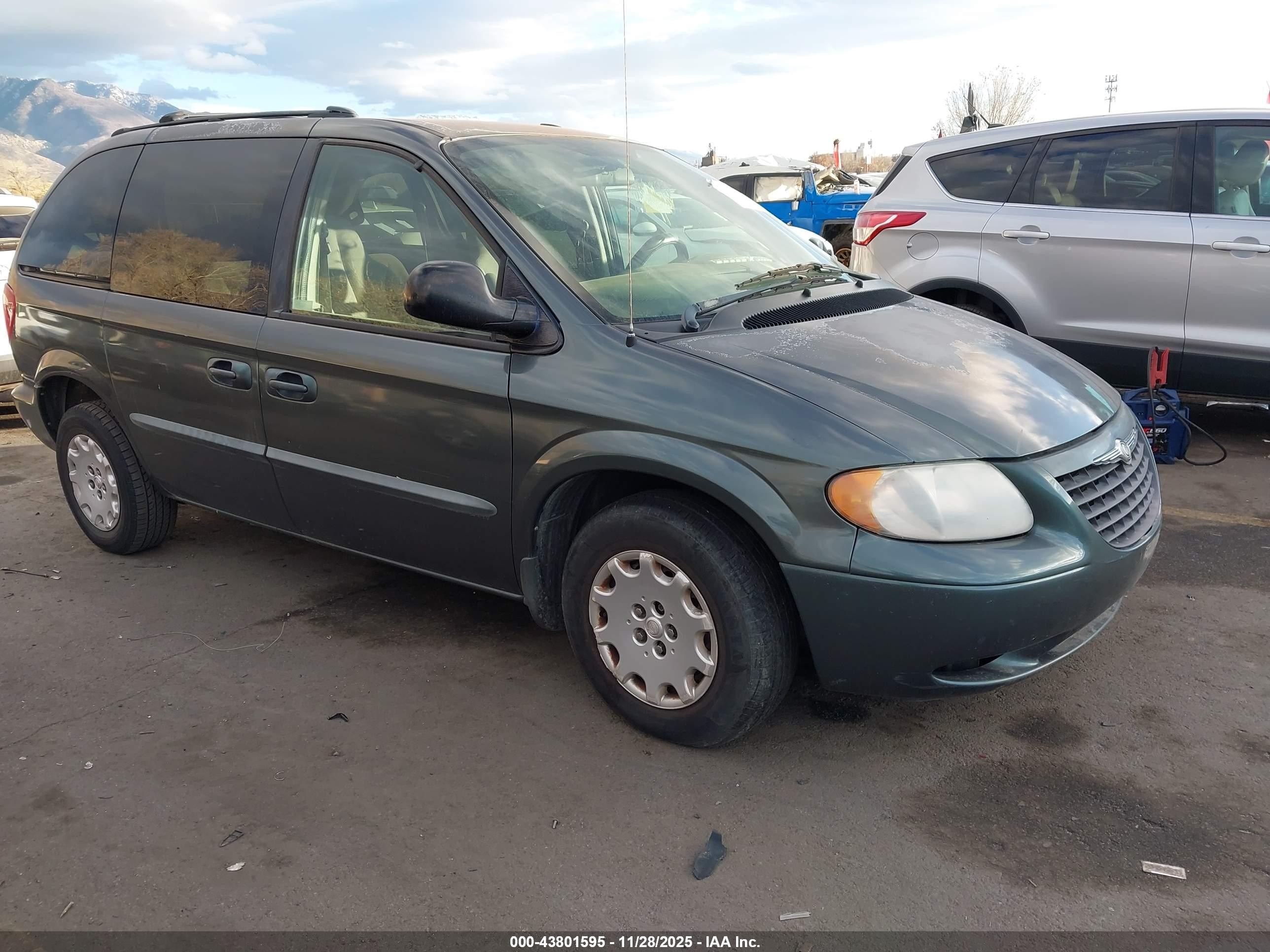 2003 Chrysler Voyager LX, VIN 1C4GJ45303B219670 — Бок