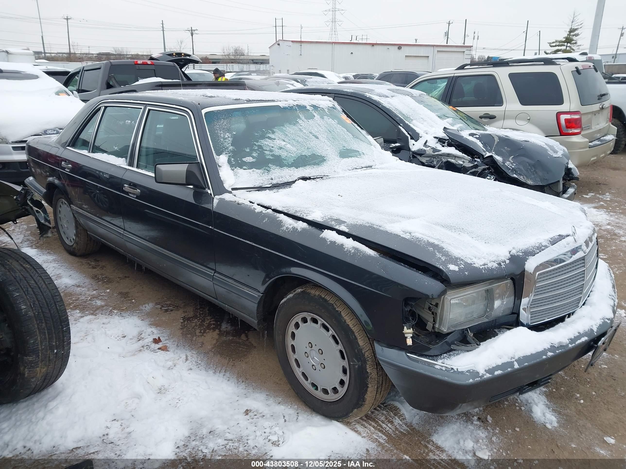 1990 Mercedes-Benz 560, VIN WDBCA39E2LA502726 — Front end