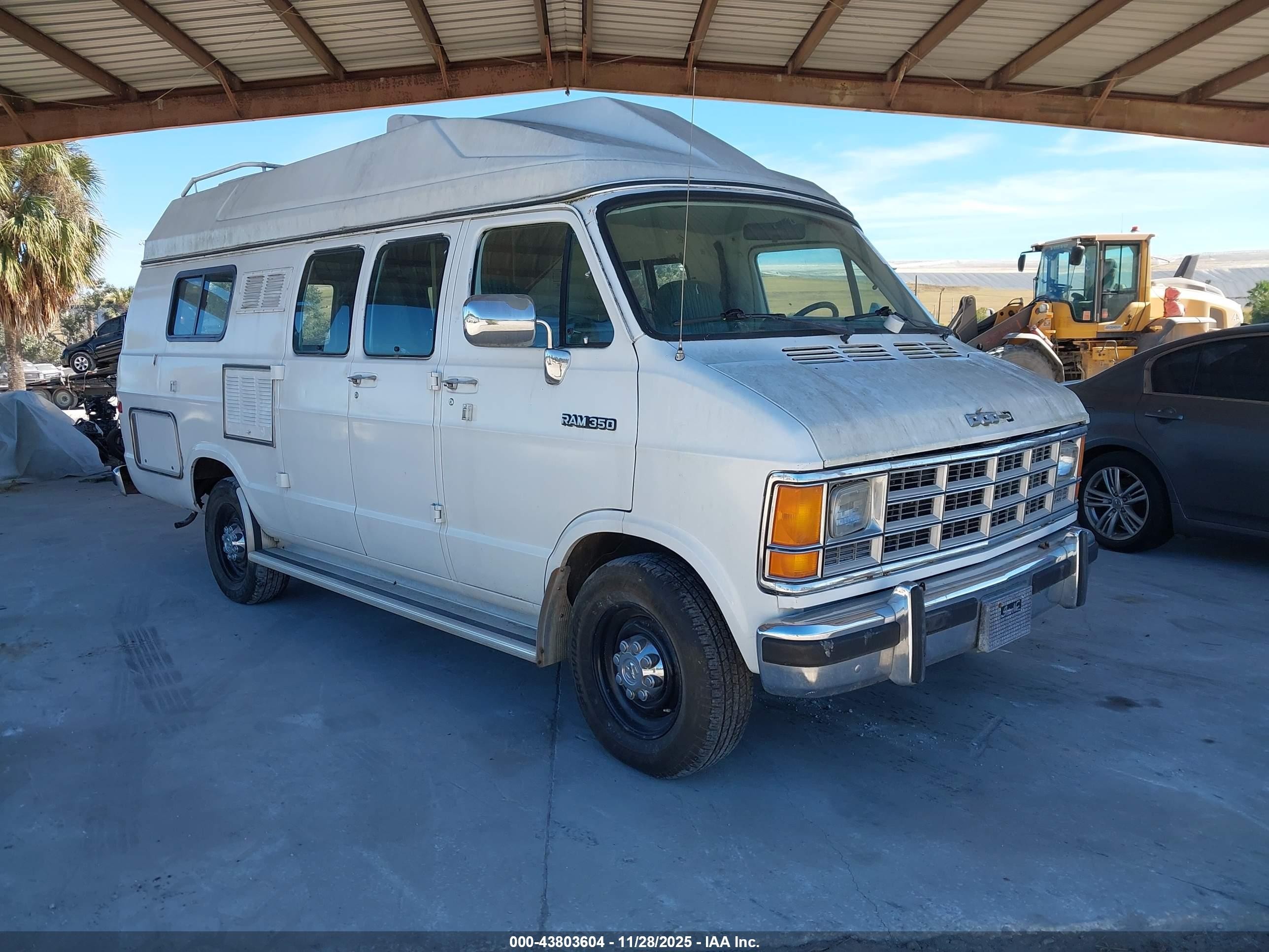 1992 Dodge RAM, VIN 2B6KB31Z3NK120466 — Front end