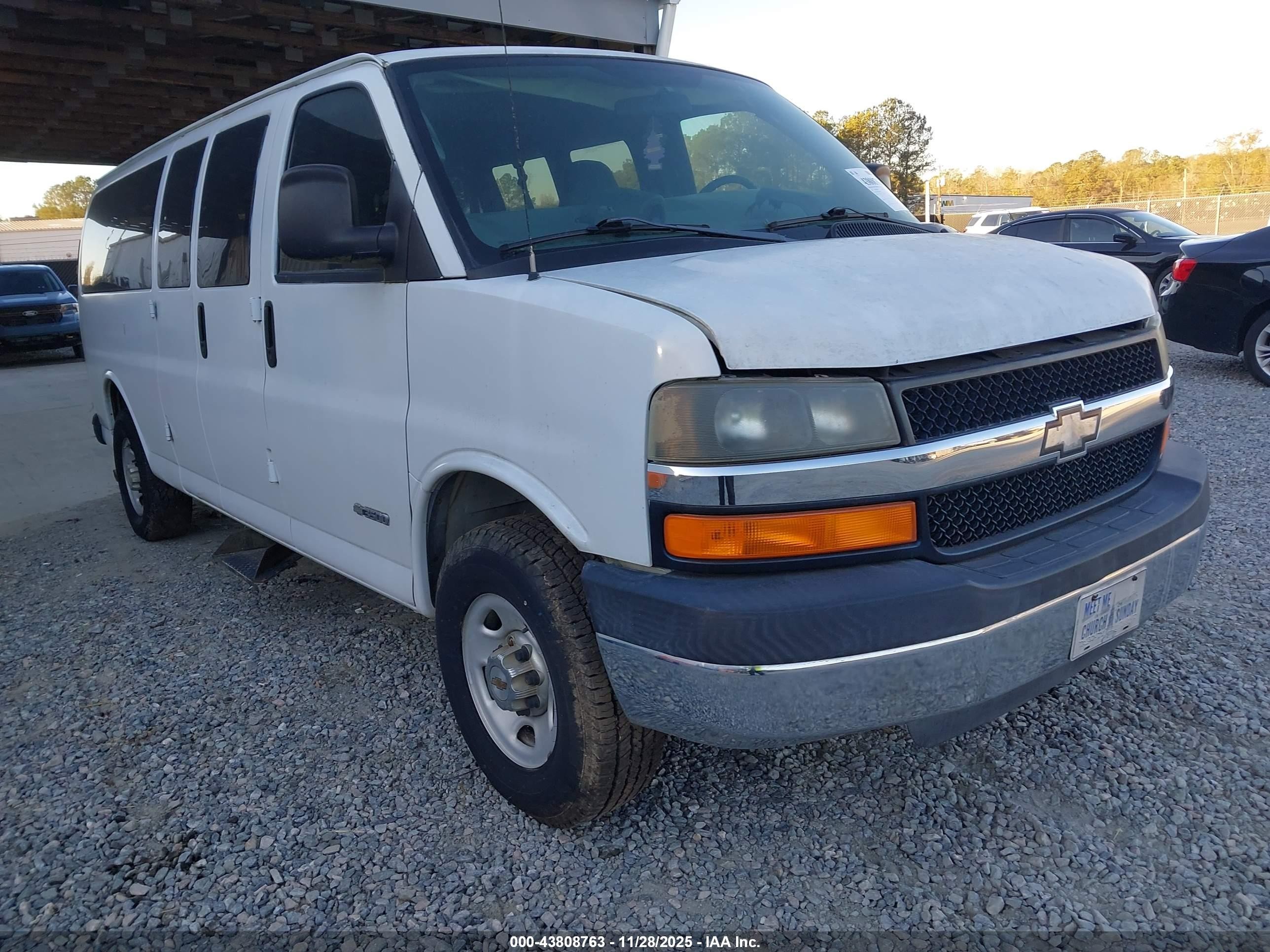 2004 Chevrolet Express Passenger, VIN 1GAHG39U141232668 — Front end