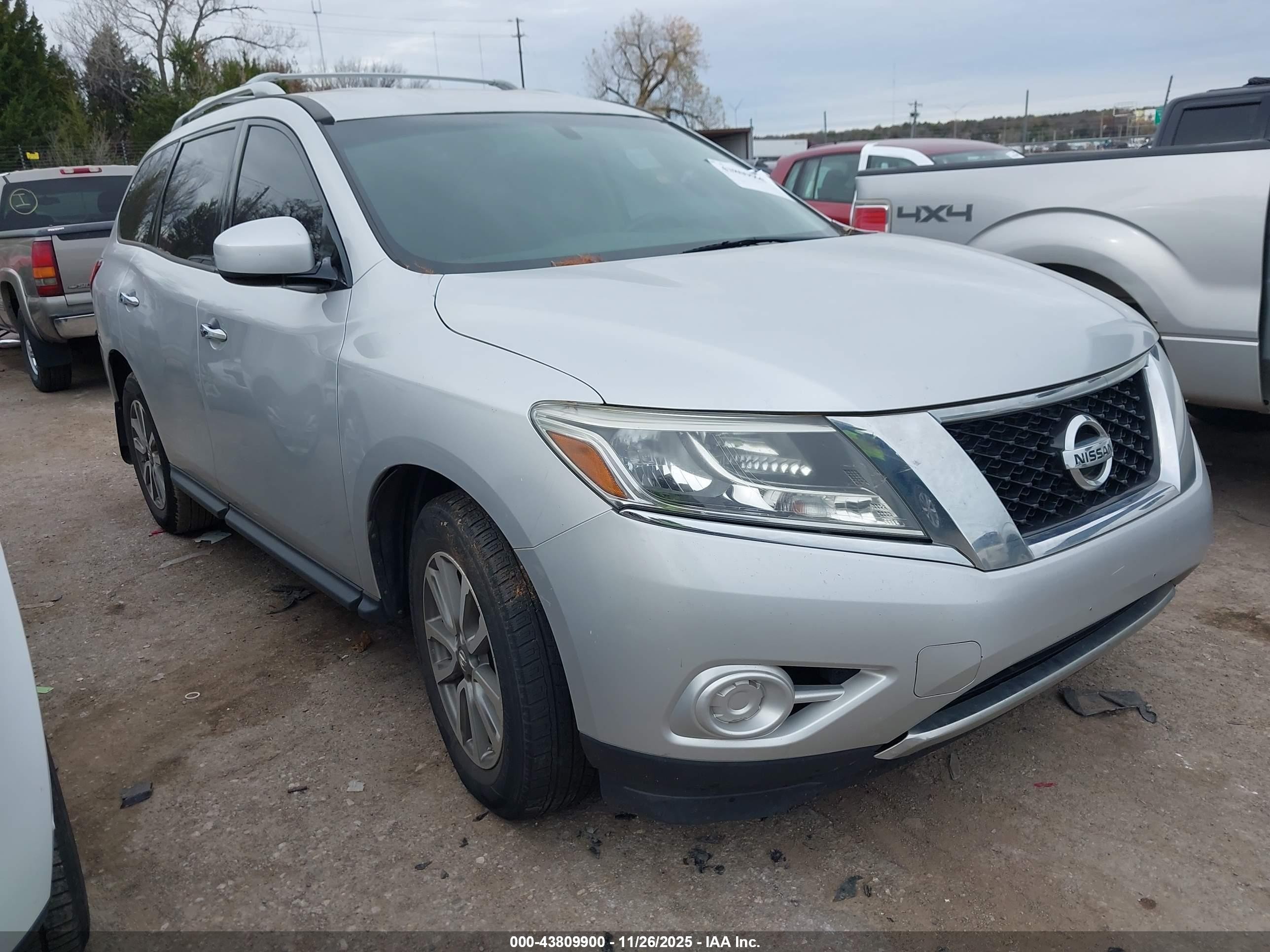 2014 Nissan Pathfinder Platinum, VIN 5N1AR2MN2EC636030 — Бок