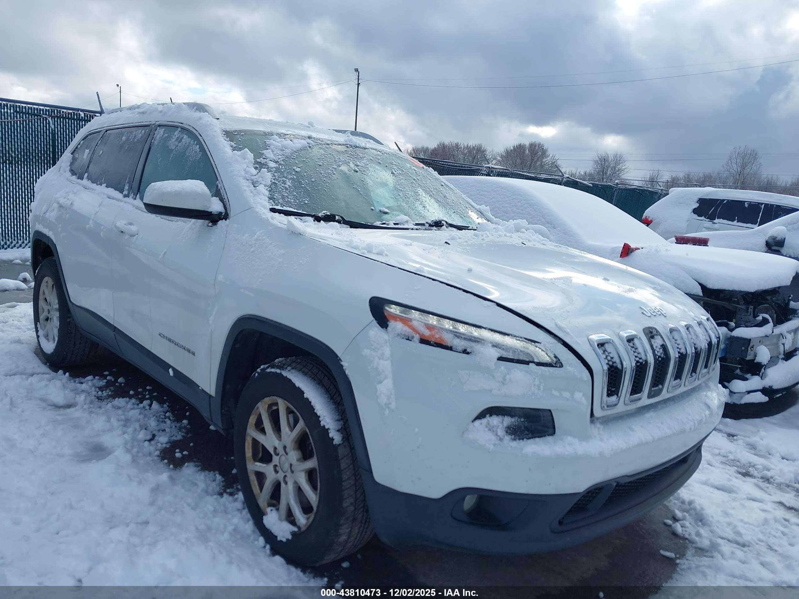 2015 Jeep Cherokee Latitude, VIN 1C4PJLCS8FW537280 — Фото с аукциона