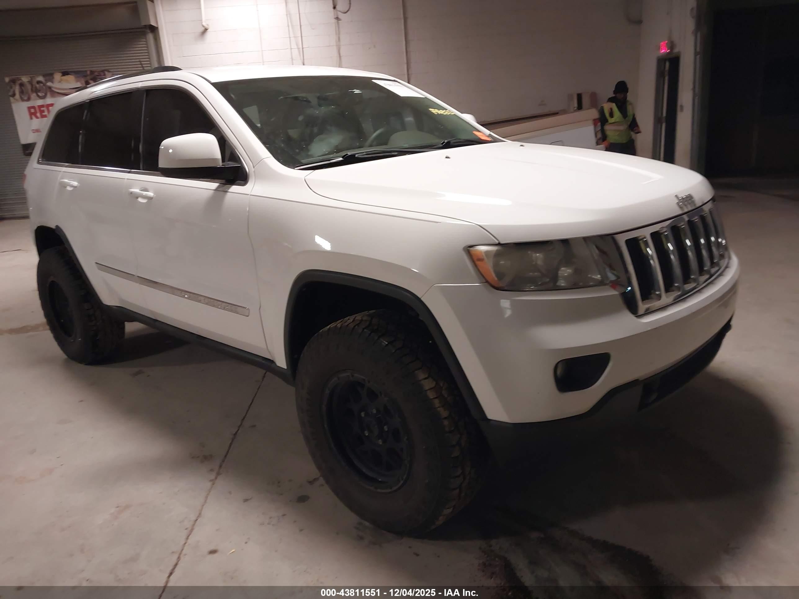2013 Jeep Grand Cherokee Laredo, VIN 1C4RJFAG7DC586901 — Фото с аукциона 1 of 5