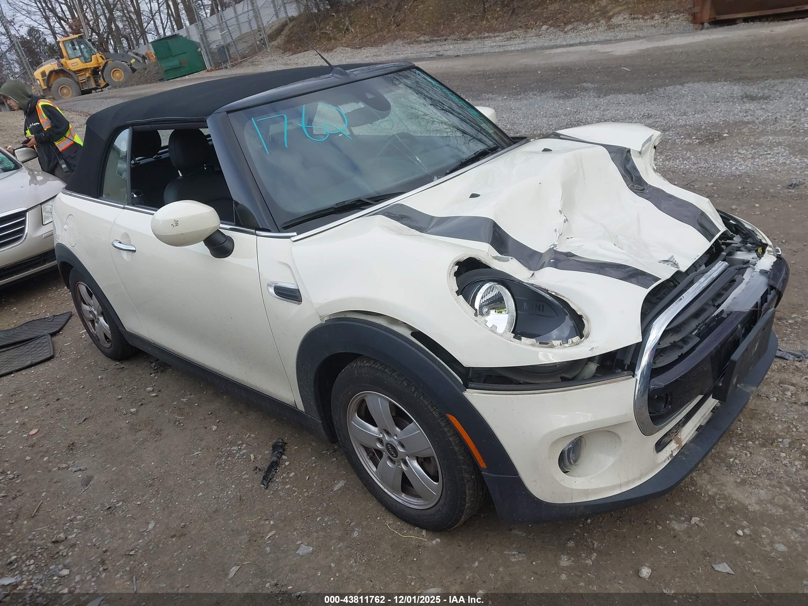 2020 MINI Convertible Cooper, VIN WMWWJ3C07L3L51783 — Перед