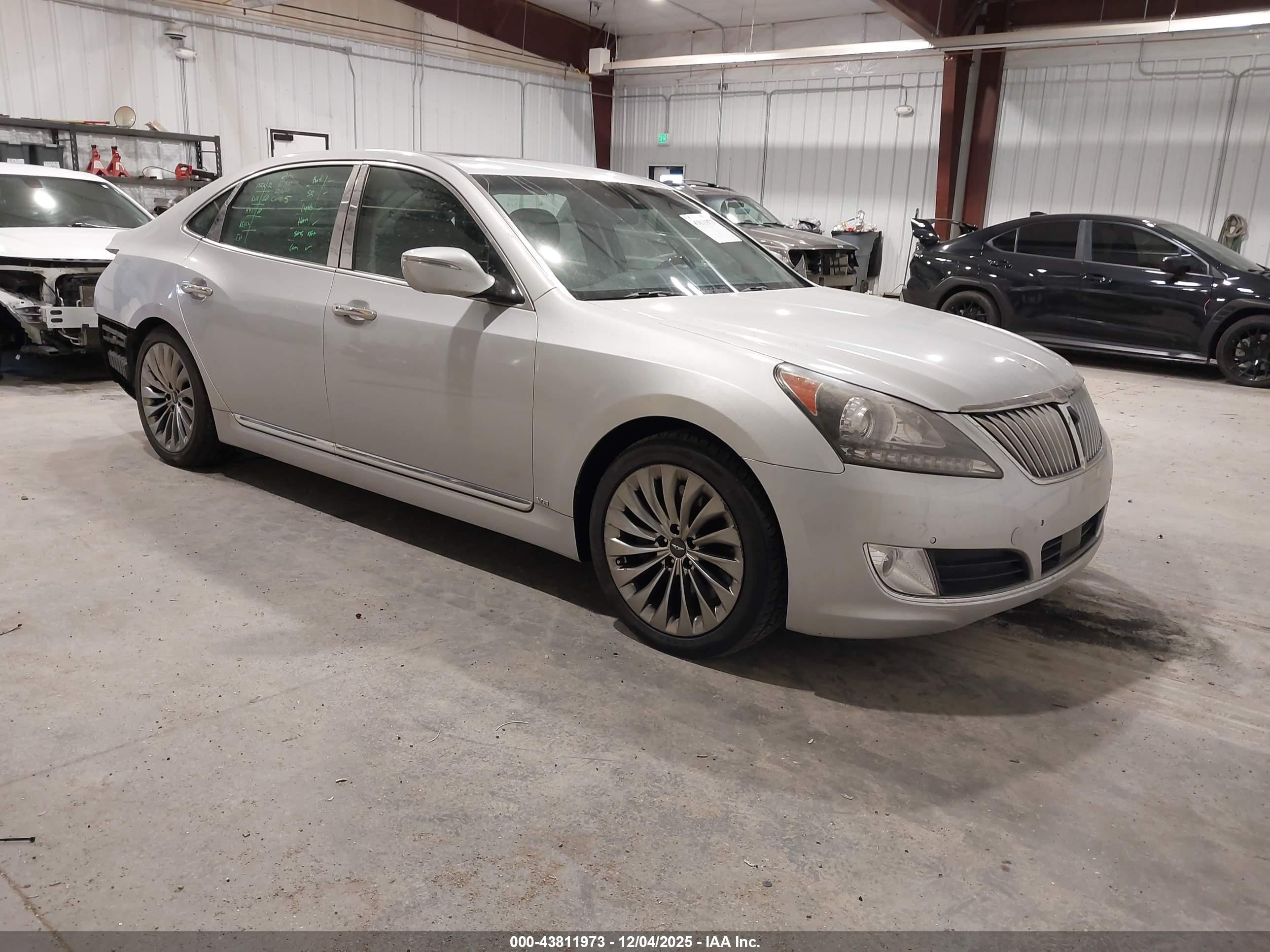 2014 Hyundai Equus Signature, VIN KMHGH4JH4EU088260 — Rear end