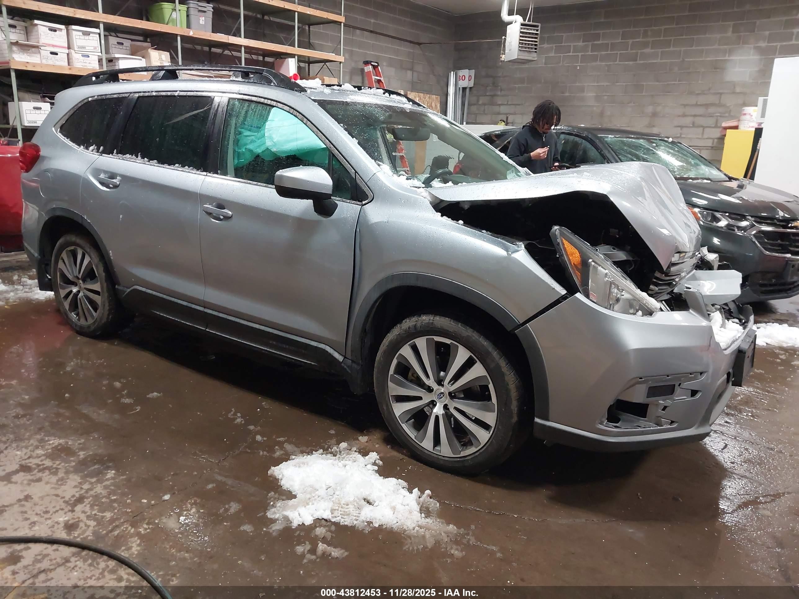2020 Subaru Ascent Premium, VIN 4S4WMAHD3L3413069 — Front end