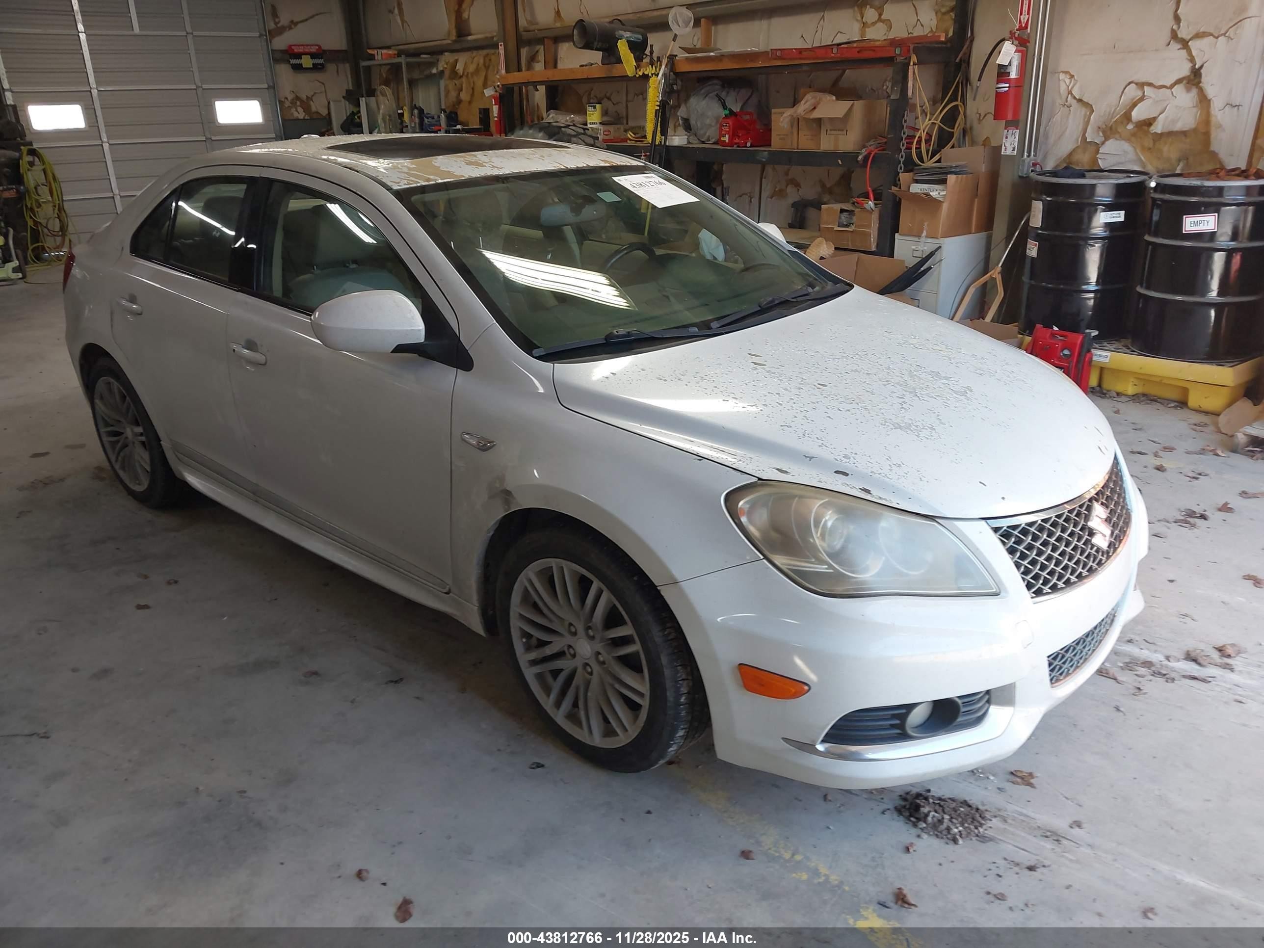 2011 Suzuki Kizashi SLS Sport, VIN JS2RE9A84B6110766 — Roof