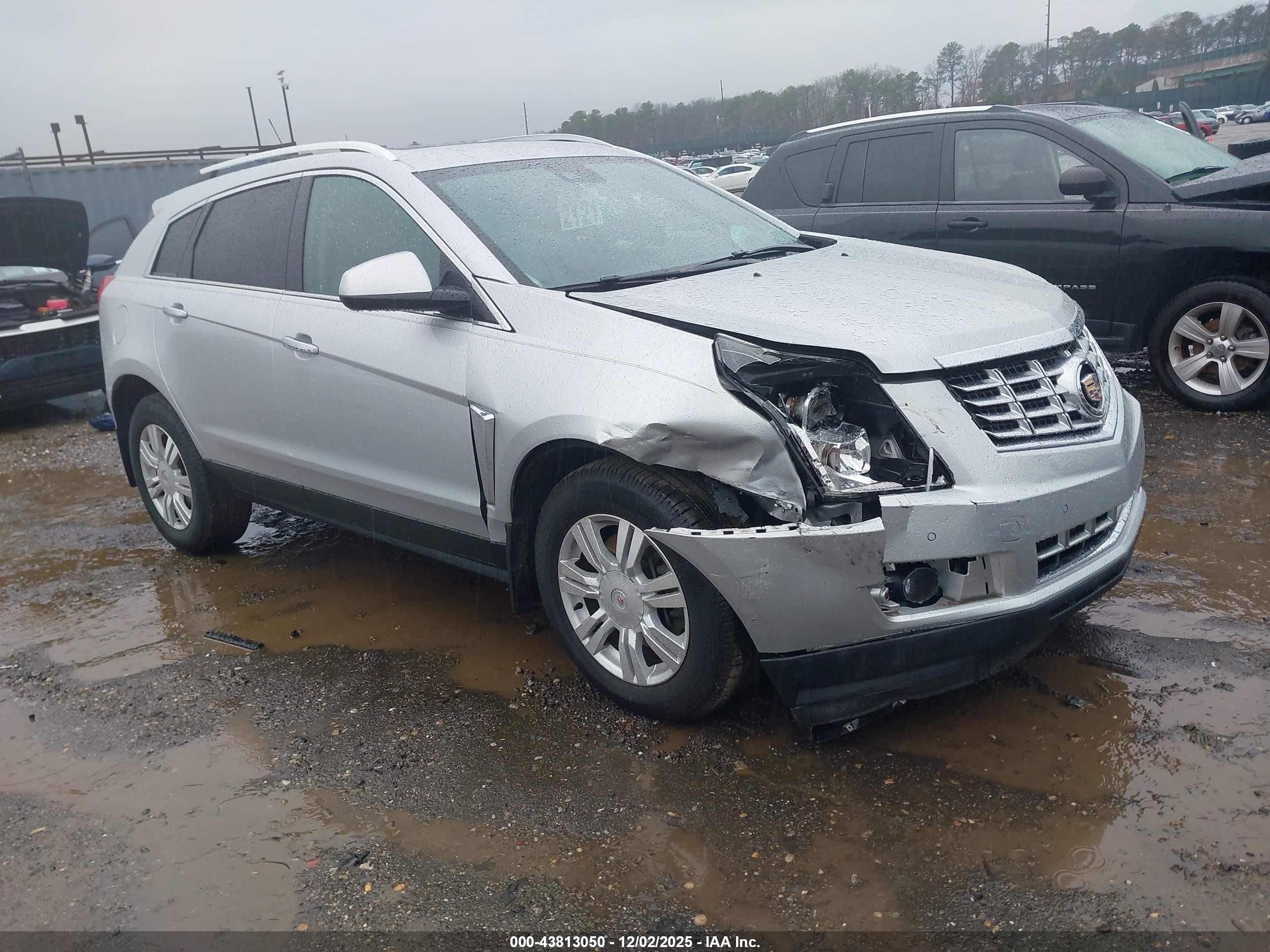 2016 Cadillac SRX Luxury Collection, VIN 3GYFNBE38GS538016 — Front end