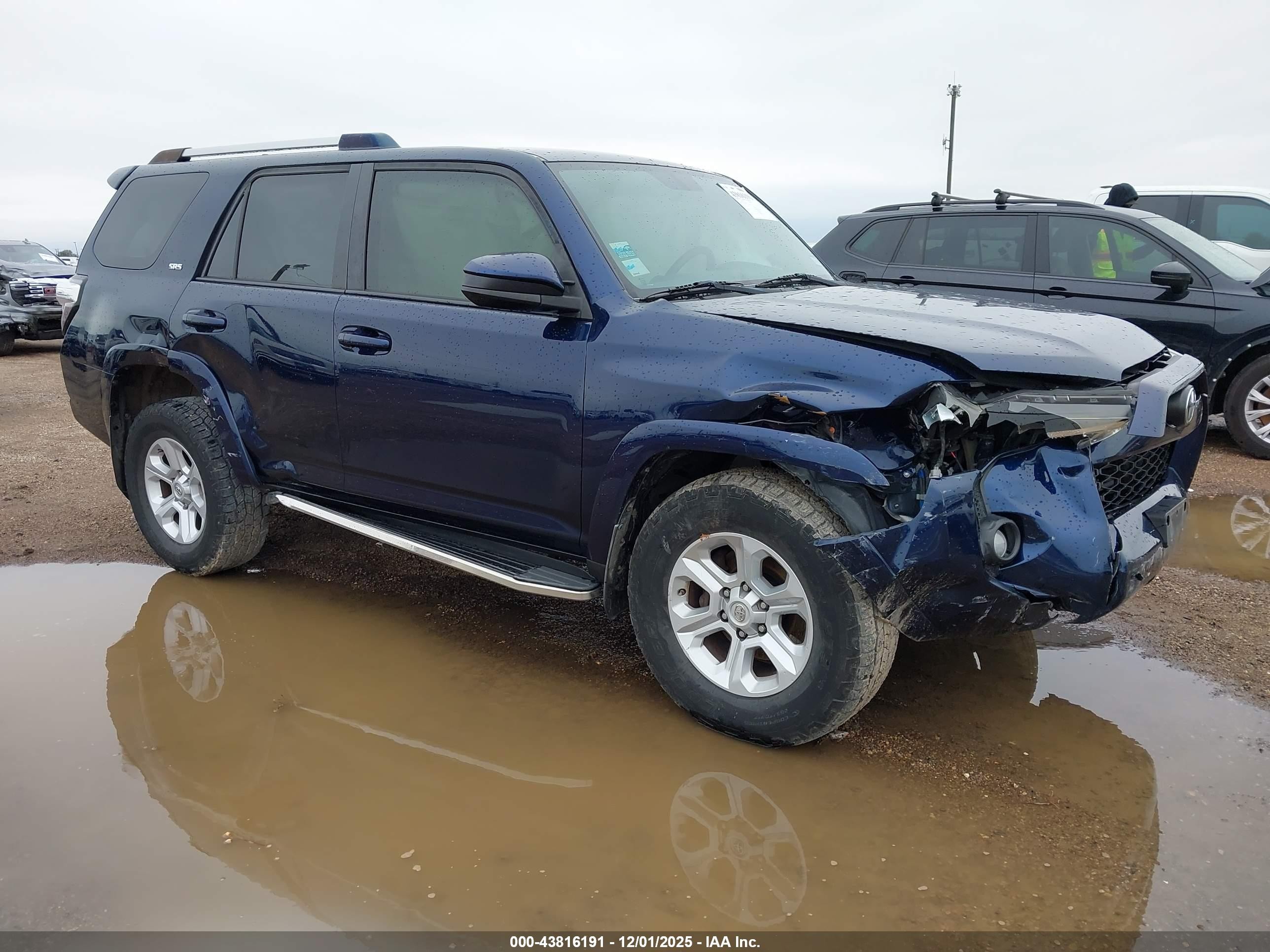 2019 Toyota 4Runner SR5, VIN JTEZU5JRXK5204988 — Front end