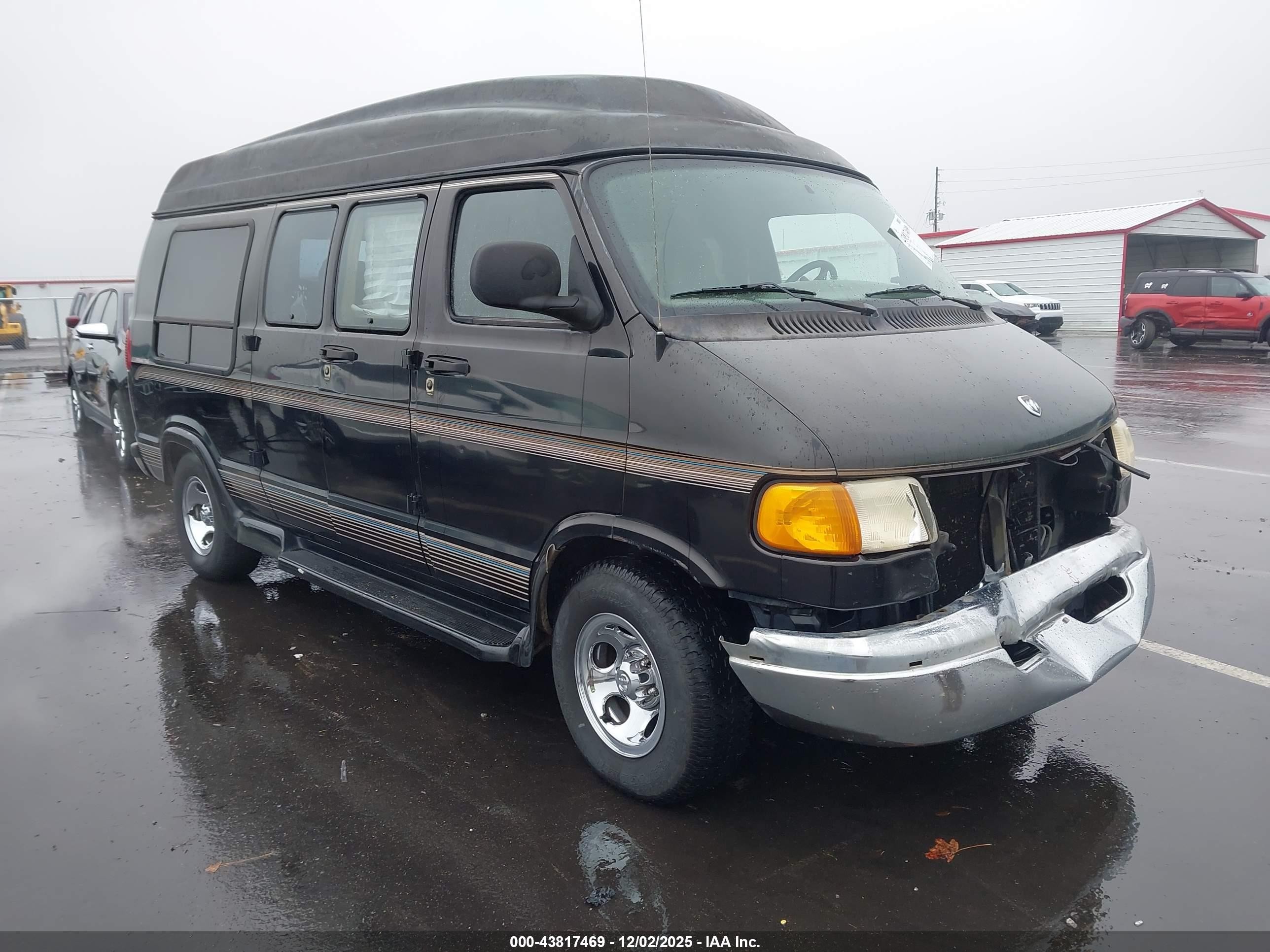1999 Dodge Cargo, VIN 2B6HB11Y2XK575169 — Front end