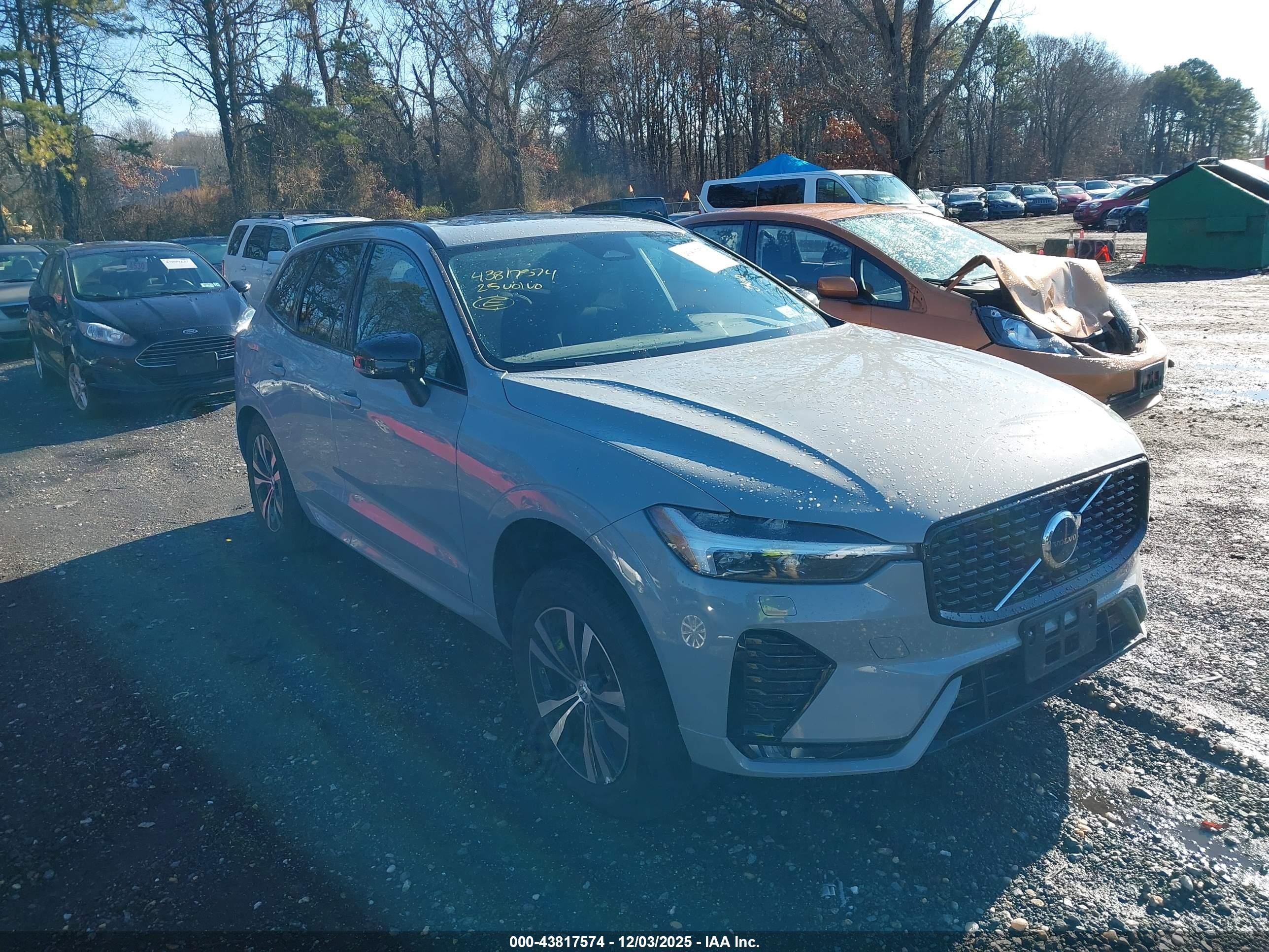 2025 Volvo XC60 Core, VIN YV4M12RJ5S1000740 — Зад
