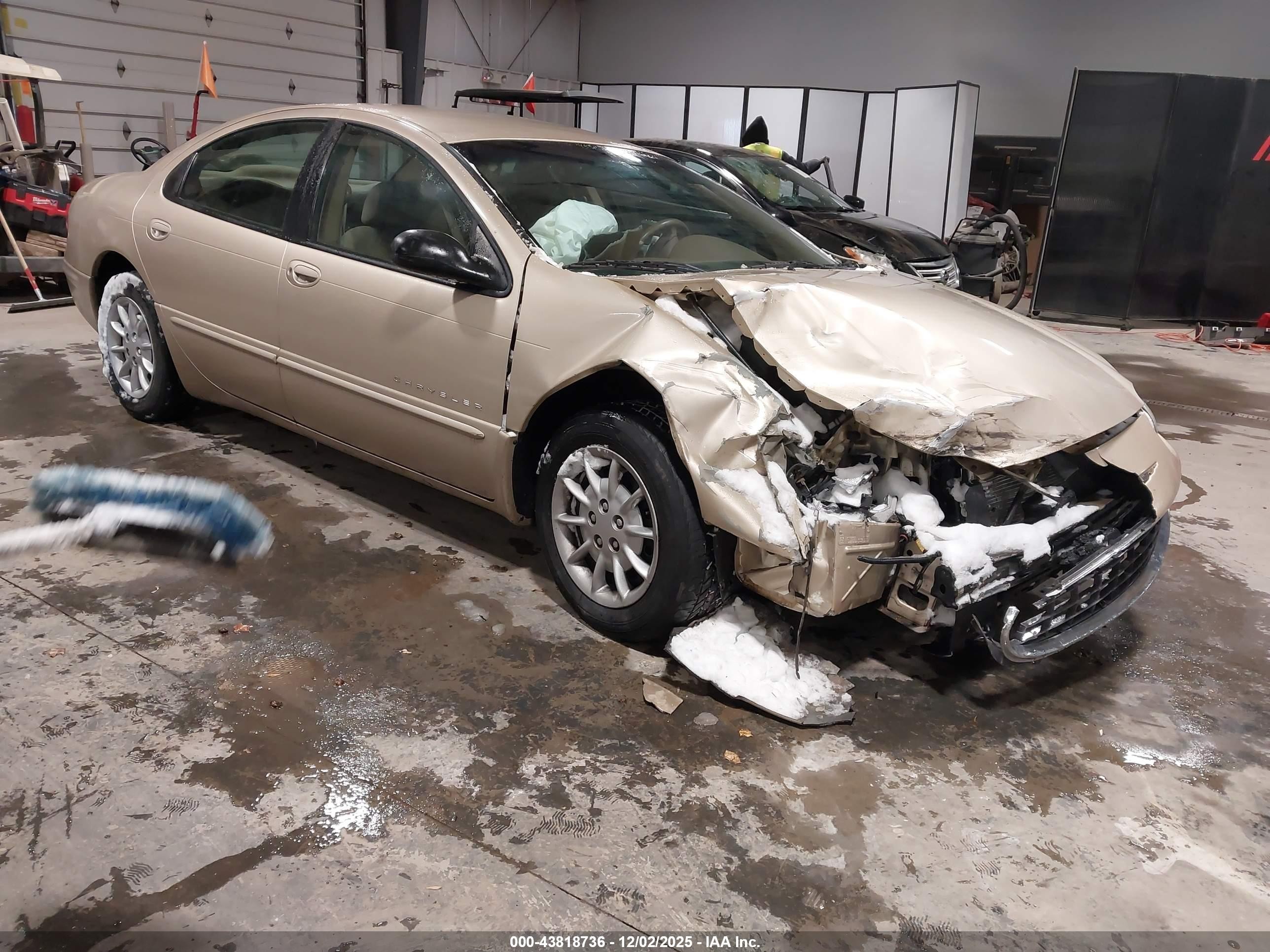 2000 Chrysler Concorde LX, VIN 2C3HD46R3YH136140 — Перед