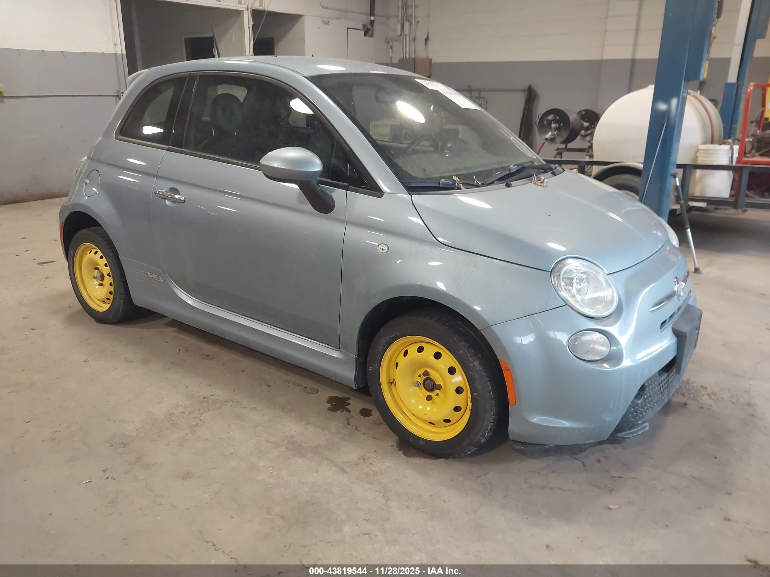 2015 FIAT 500e, VIN 3C3CFFGE7FT709654 — Front end