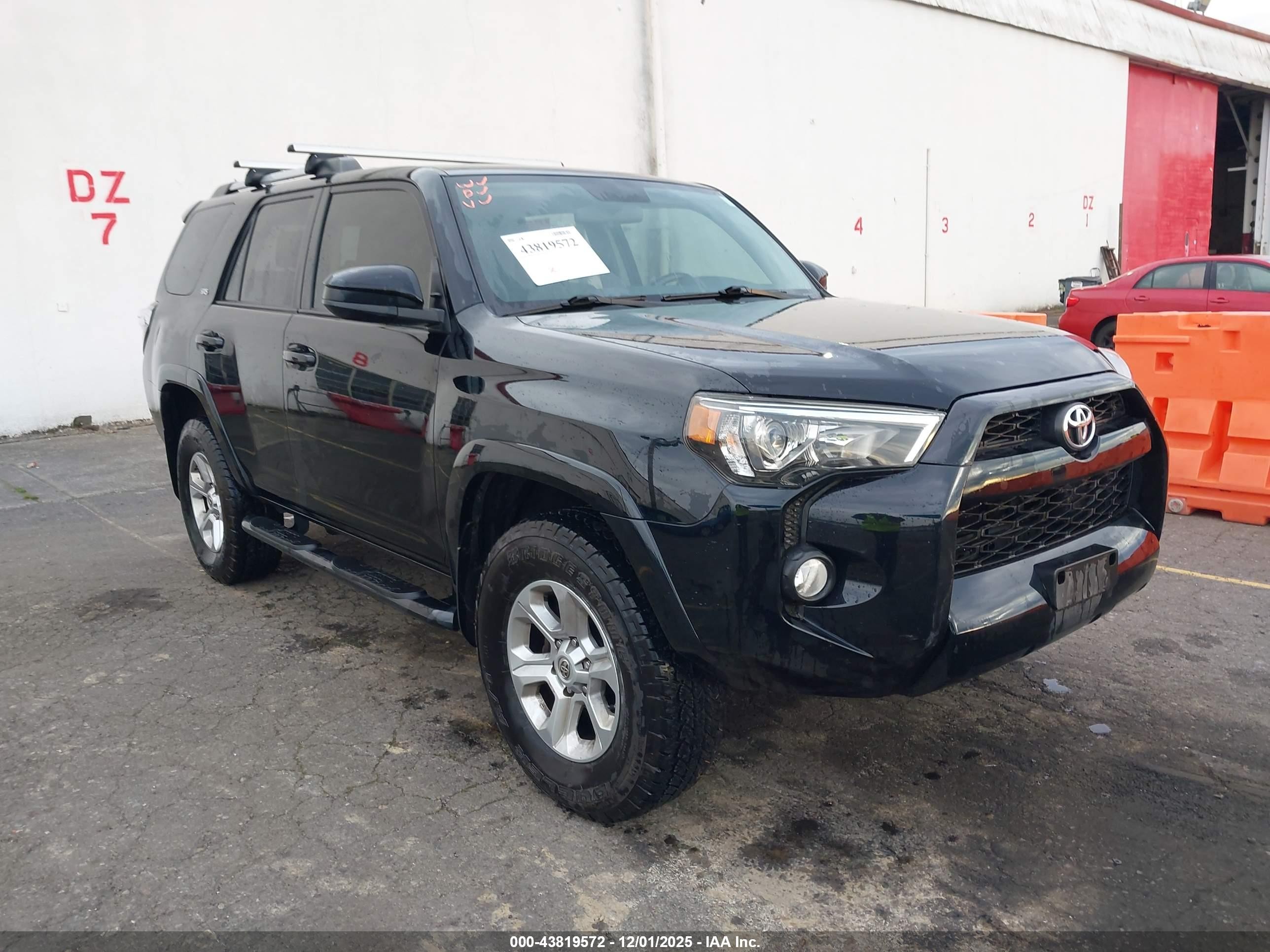 2019 Toyota 4Runner TRD Off Road Premium, VIN JTEBU5JR2K5702670 — Side
