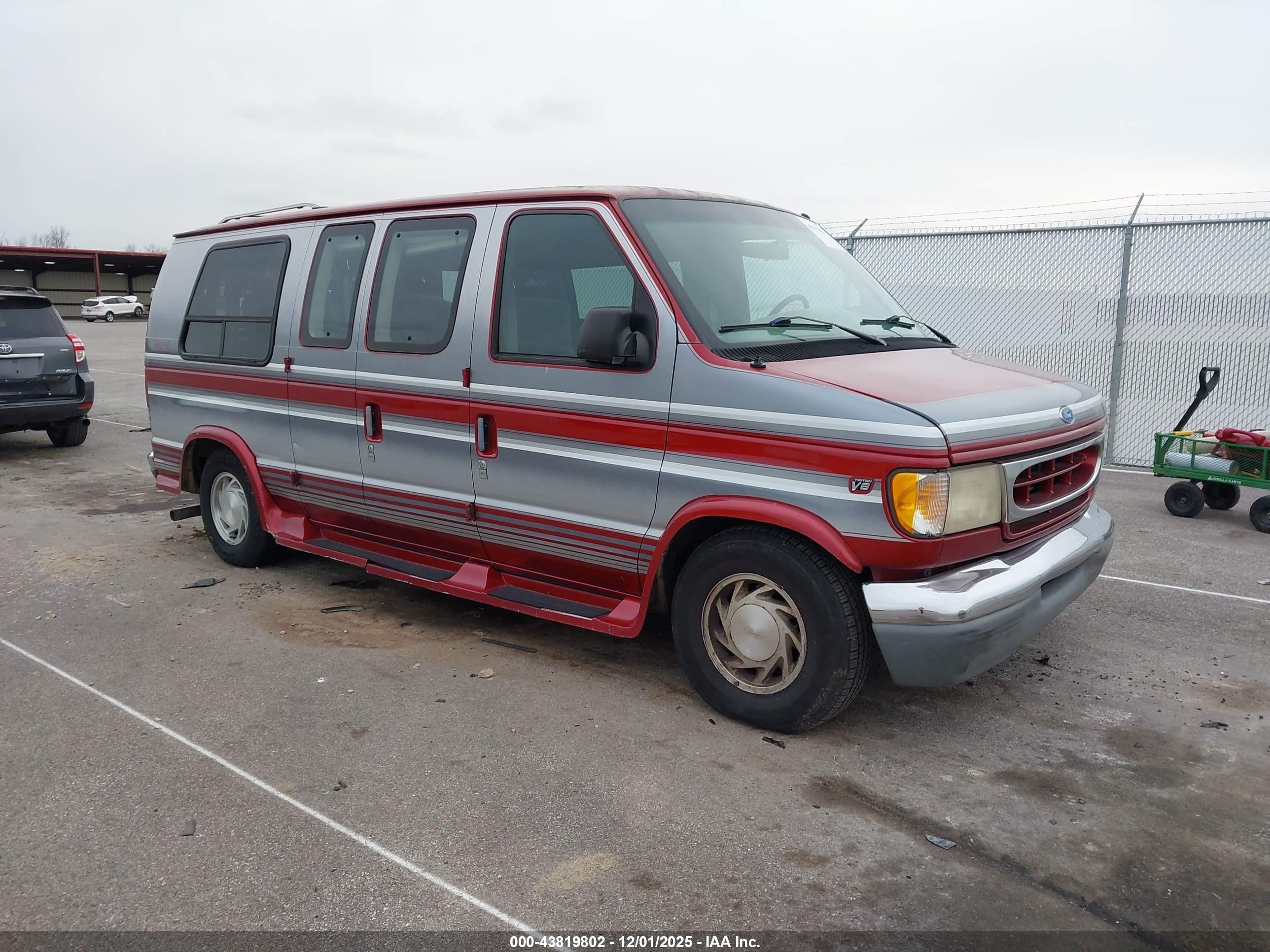 1997 Ford Econoline Commercial, VIN 1FDEE14L8VHA89354 — Front end