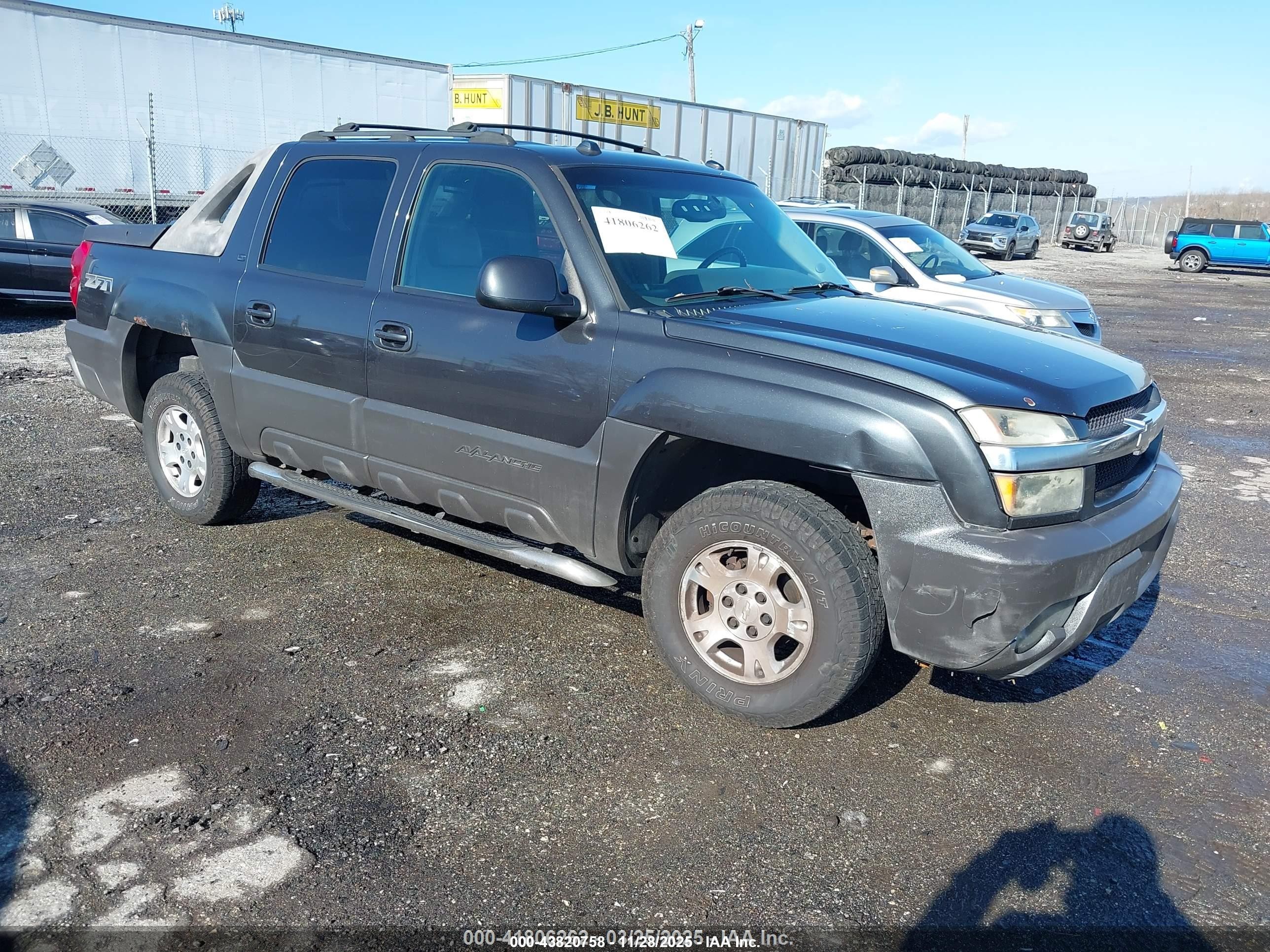 2005 Chevrolet Avalanche Z71, VIN 3GNEK12Z55G159141 — Front end