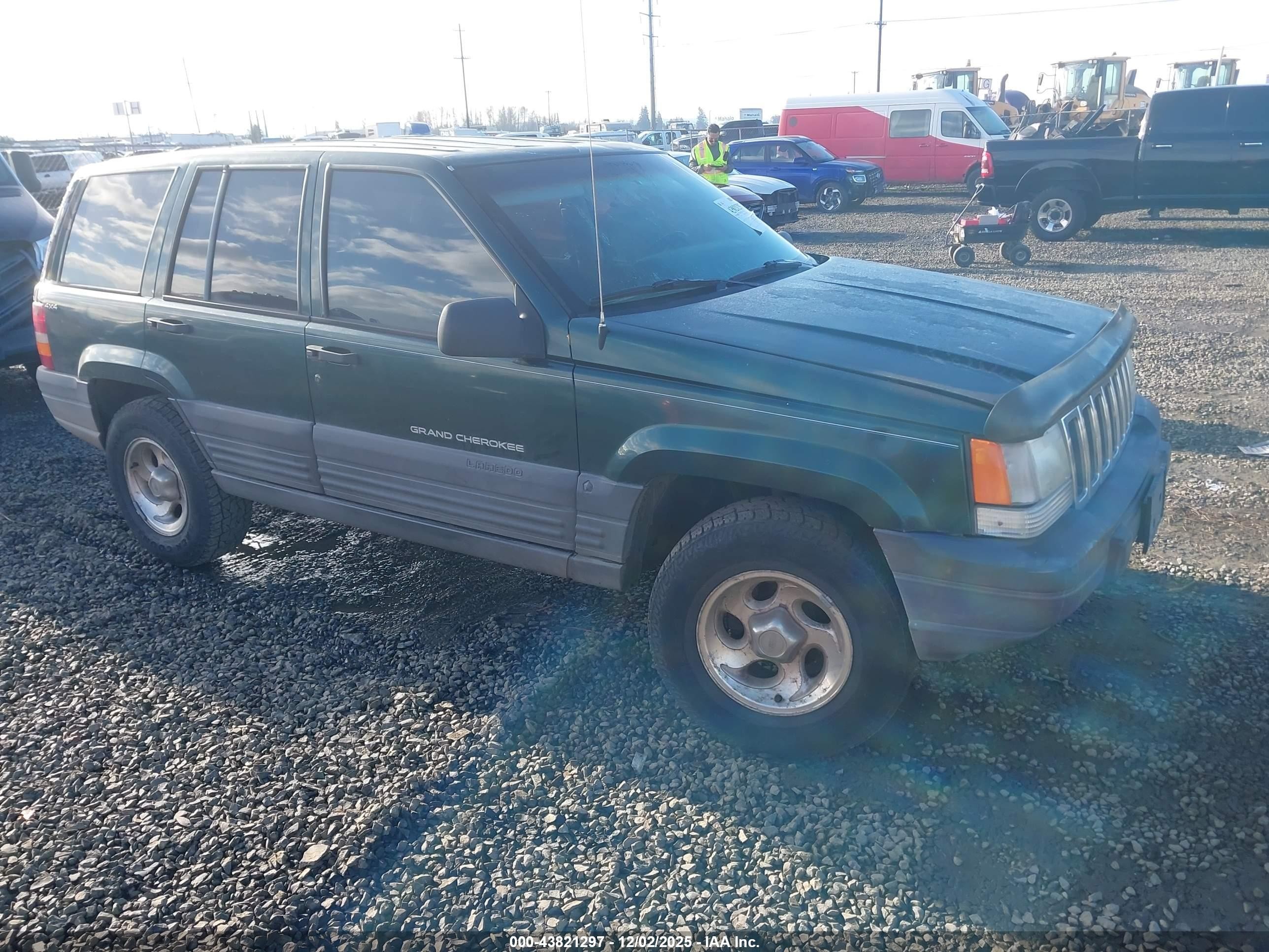 1996 Jeep Grand Cherokee Laredo, VIN 1J4GZ58Y4TC282507 — Normal wear