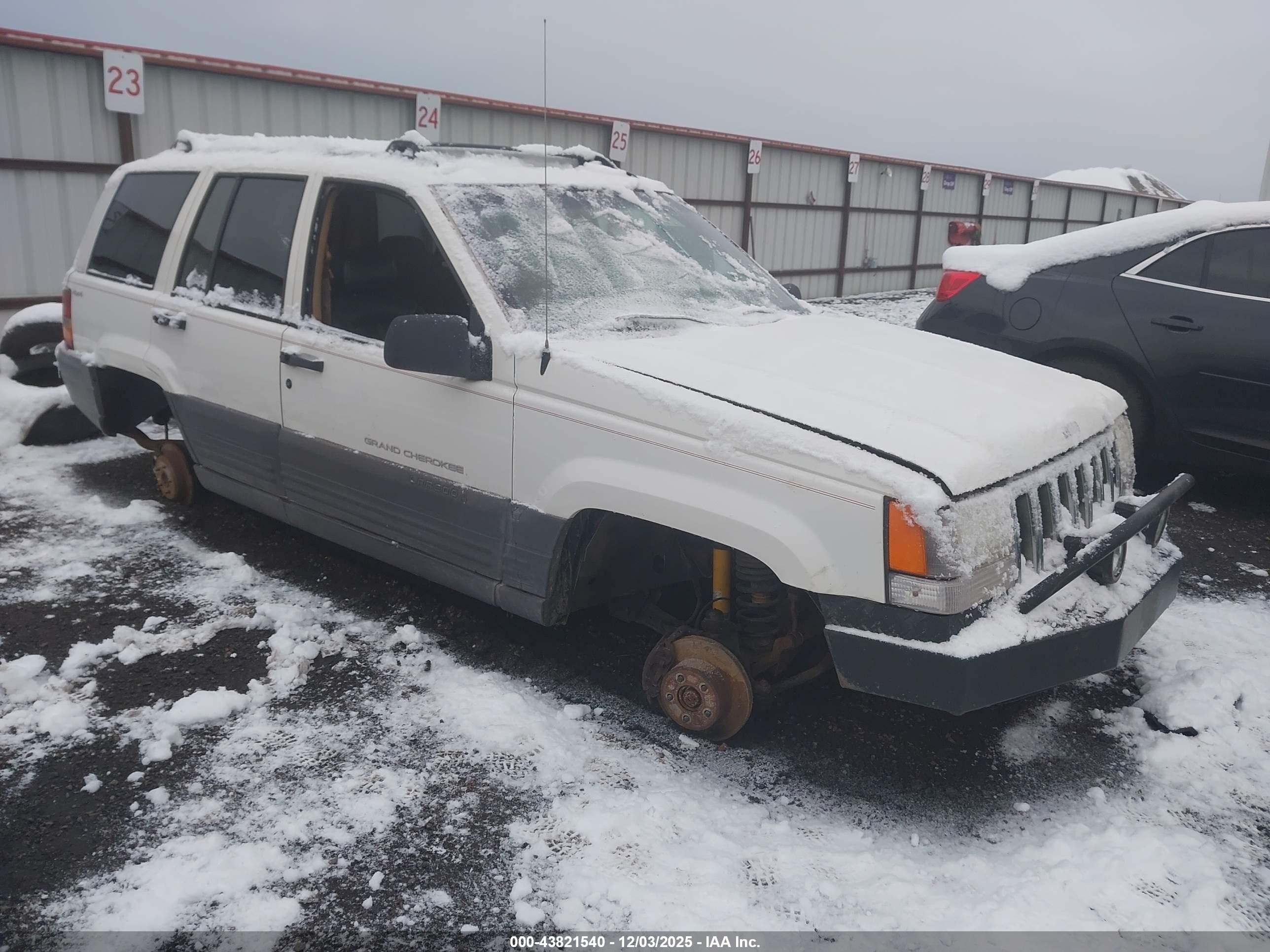 1996 Jeep Grand Cherokee Laredo, VIN 1J4GZ58S2TC387400 — Normal wear