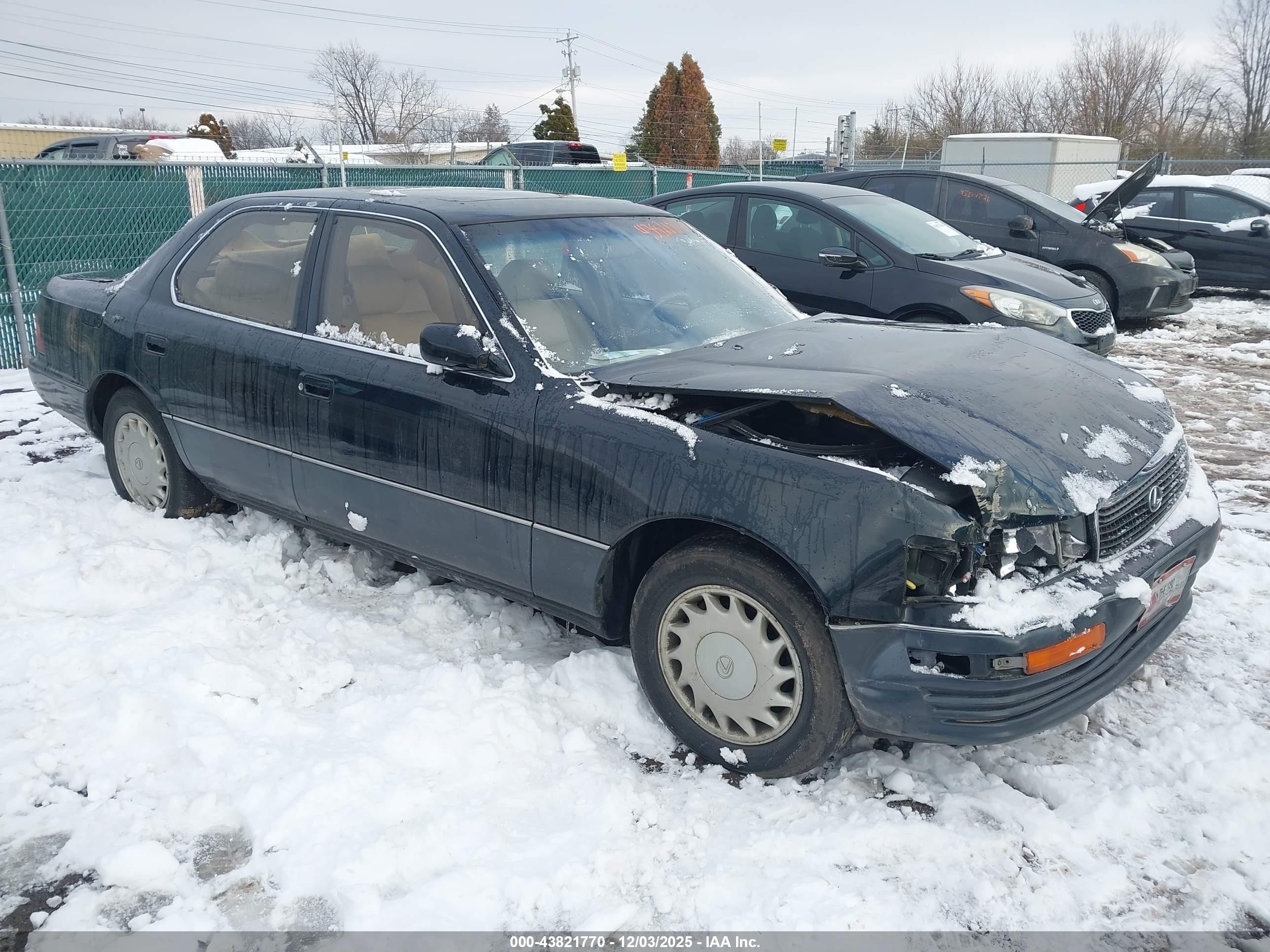 1990 Lexus LS 400, VIN JT8UF11E5L0028072 — Front end