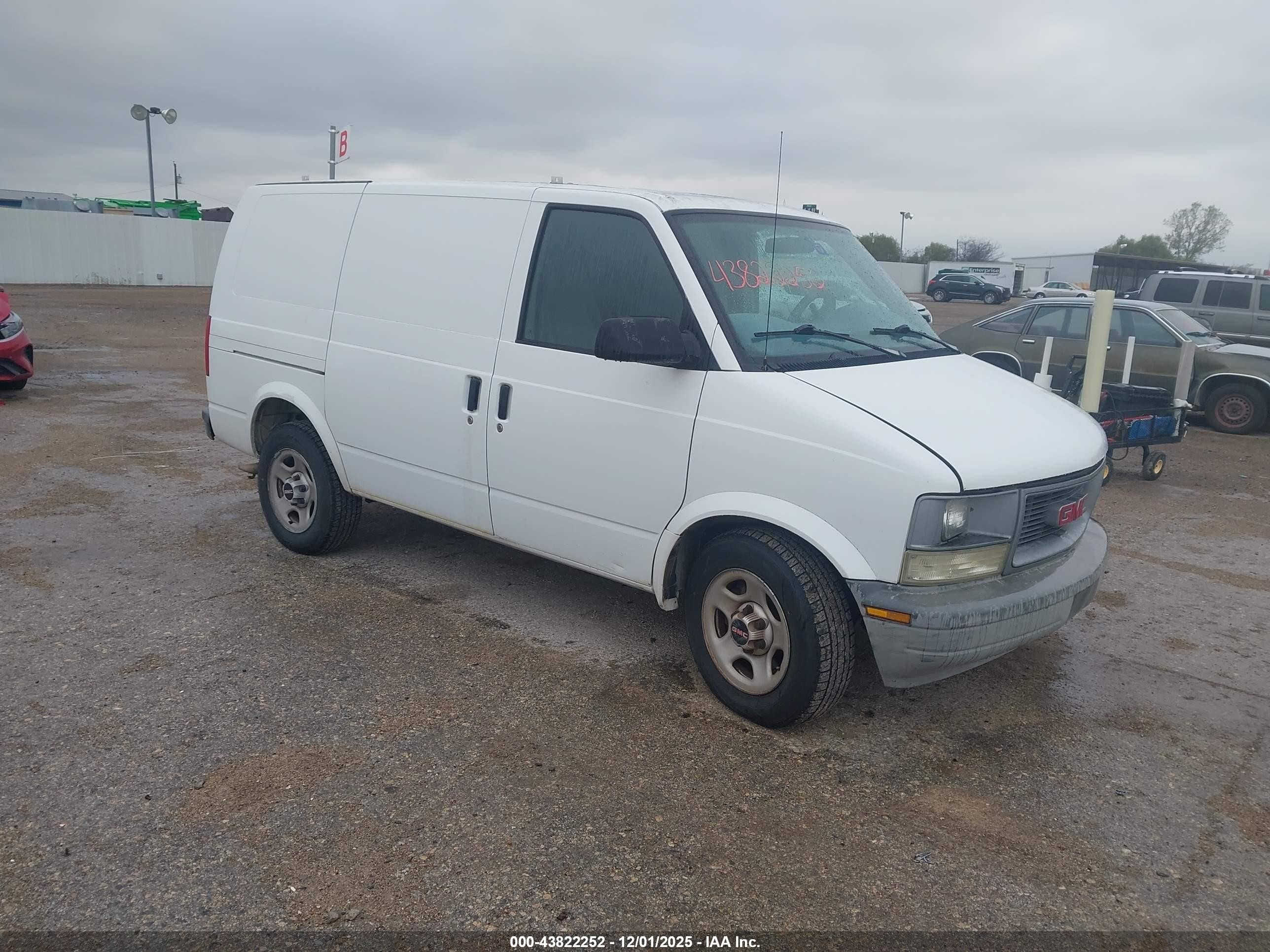 2005 GMC Safari Cargo, VIN 1GTDM19X85B509146 — Front end