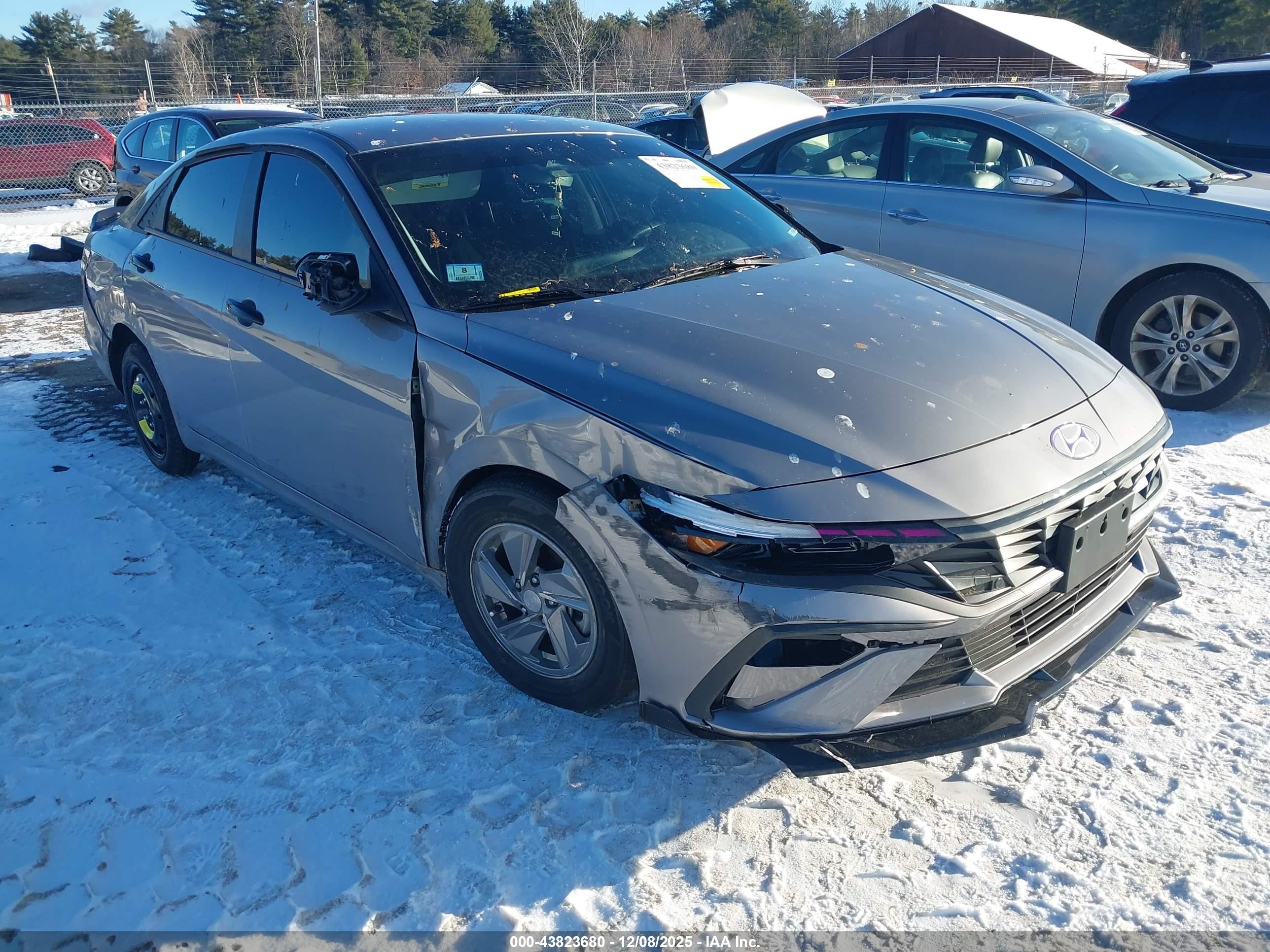 2025 Hyundai Elantra SE, VIN KMHLL4DG2SU030434 — Front end