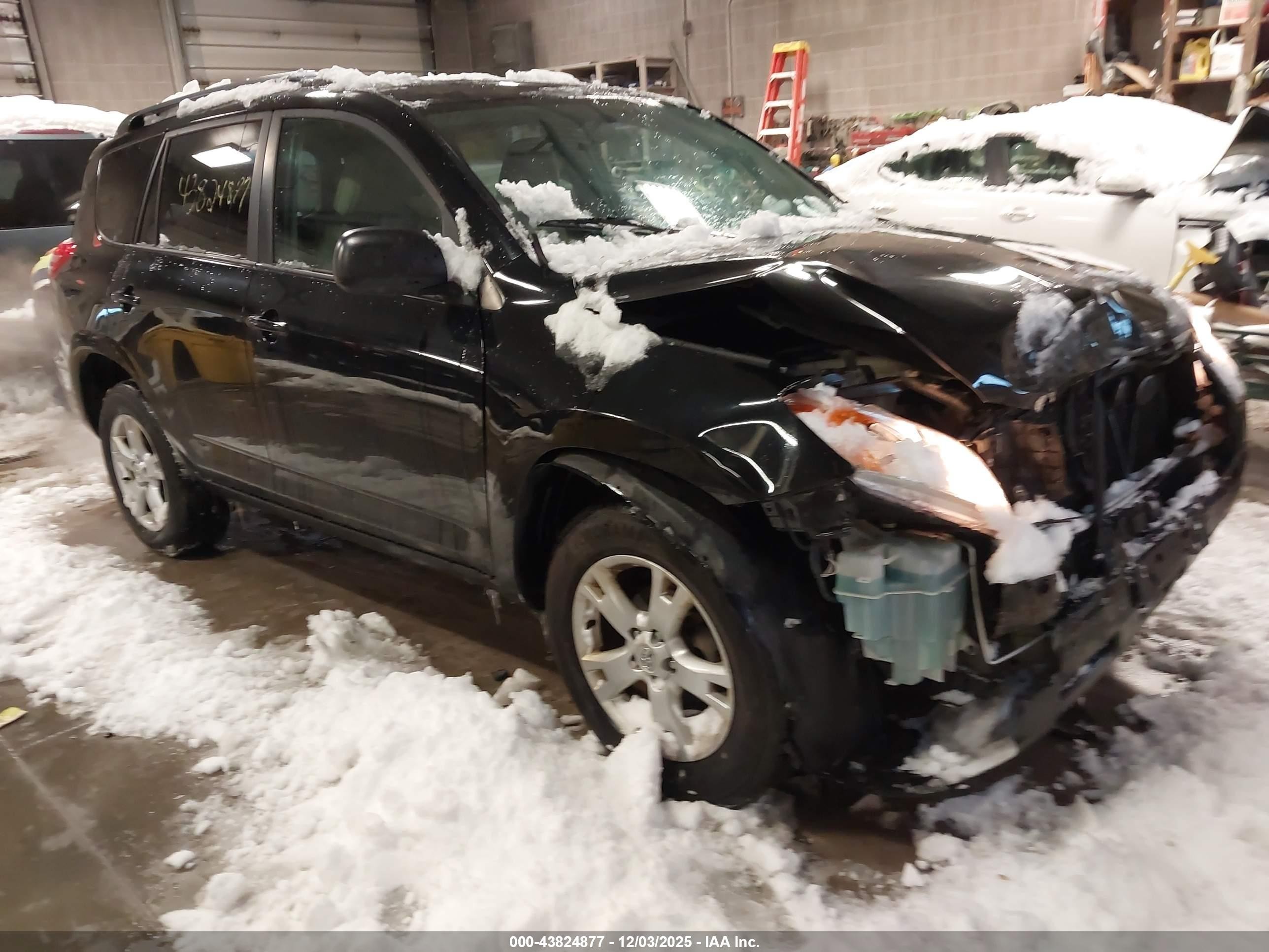 2011 Toyota RAV4, VIN 2T3BF4DV4BW119558 — Front end