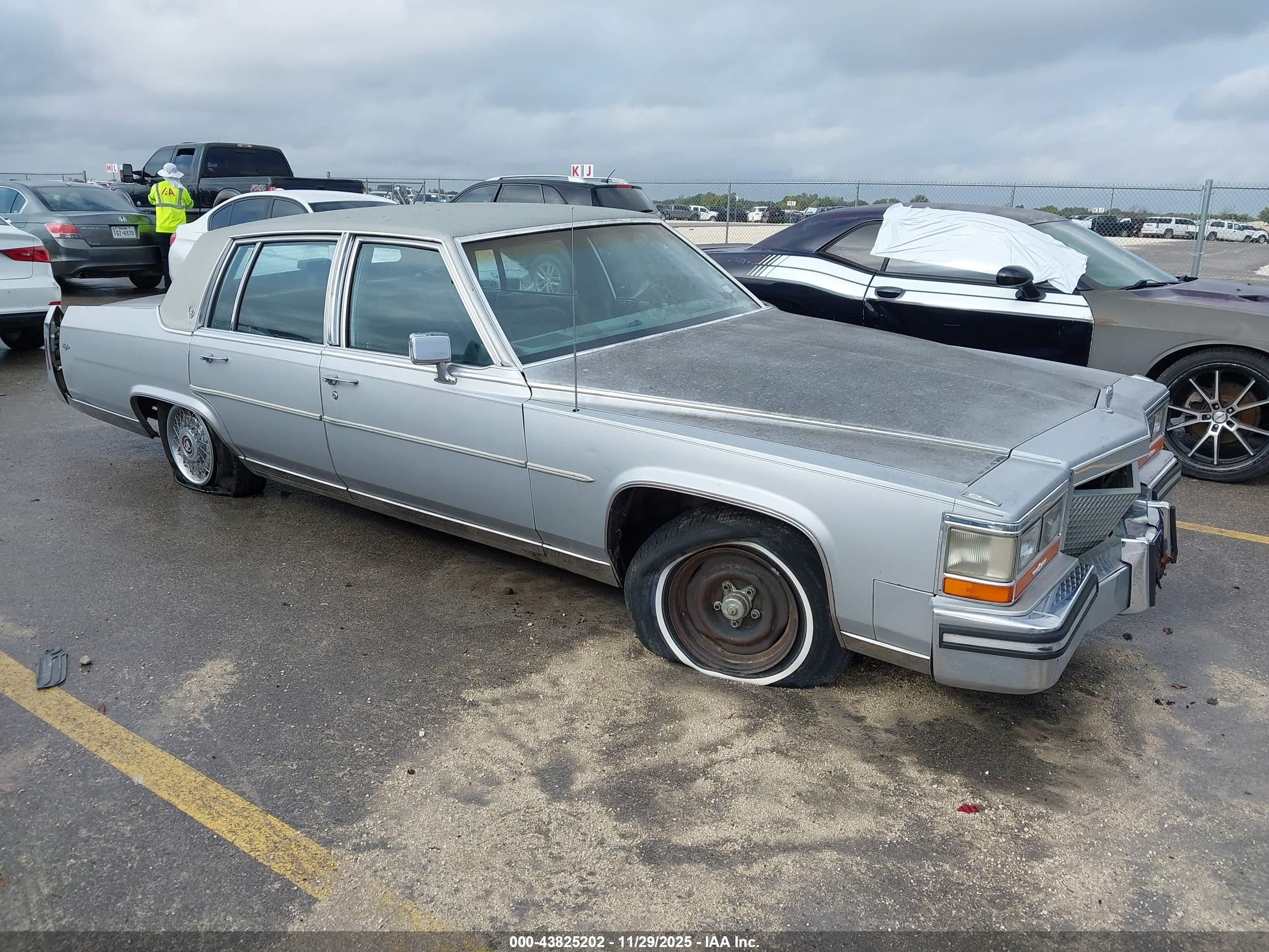 1988 Cadillac Brougham, VIN 1G6DW51Y7J9733938 — Зад