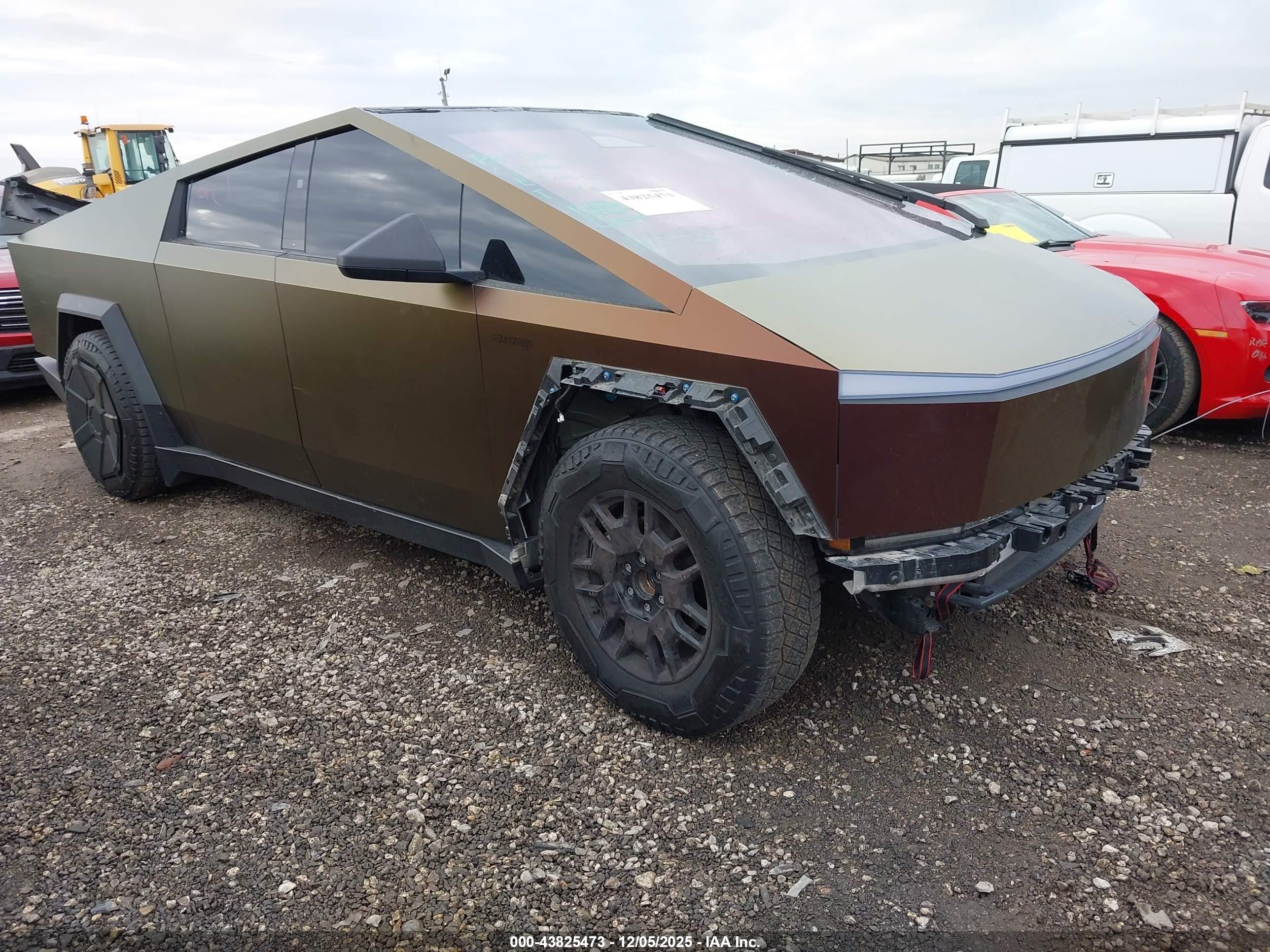 2024 Tesla Cybertruck, VIN 7G2CEHED3RA000477 — Front end