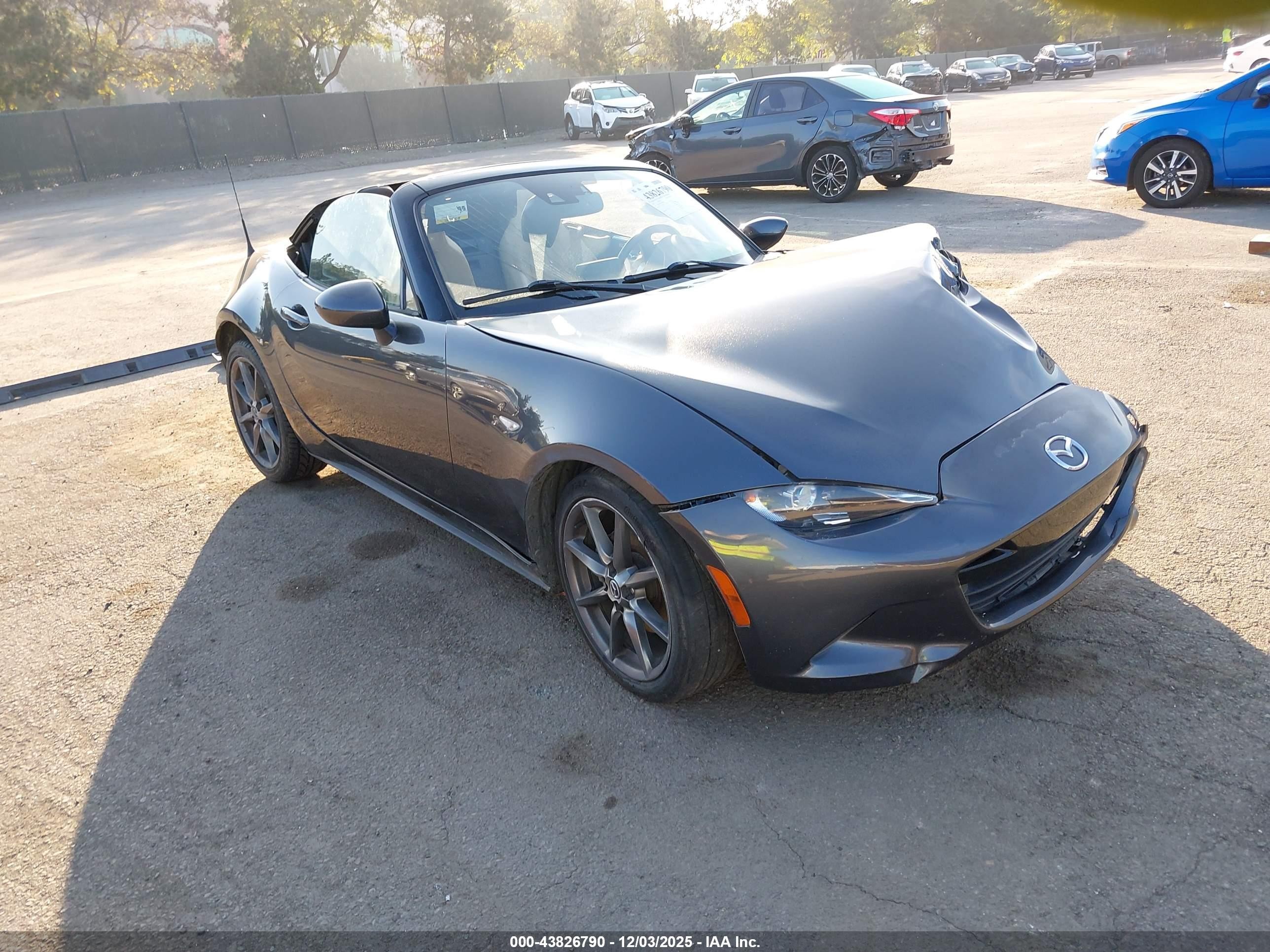 2016 Mazda MX-5 Miata Grand Touring, VIN JM1NDAD75G0117364 — Front end