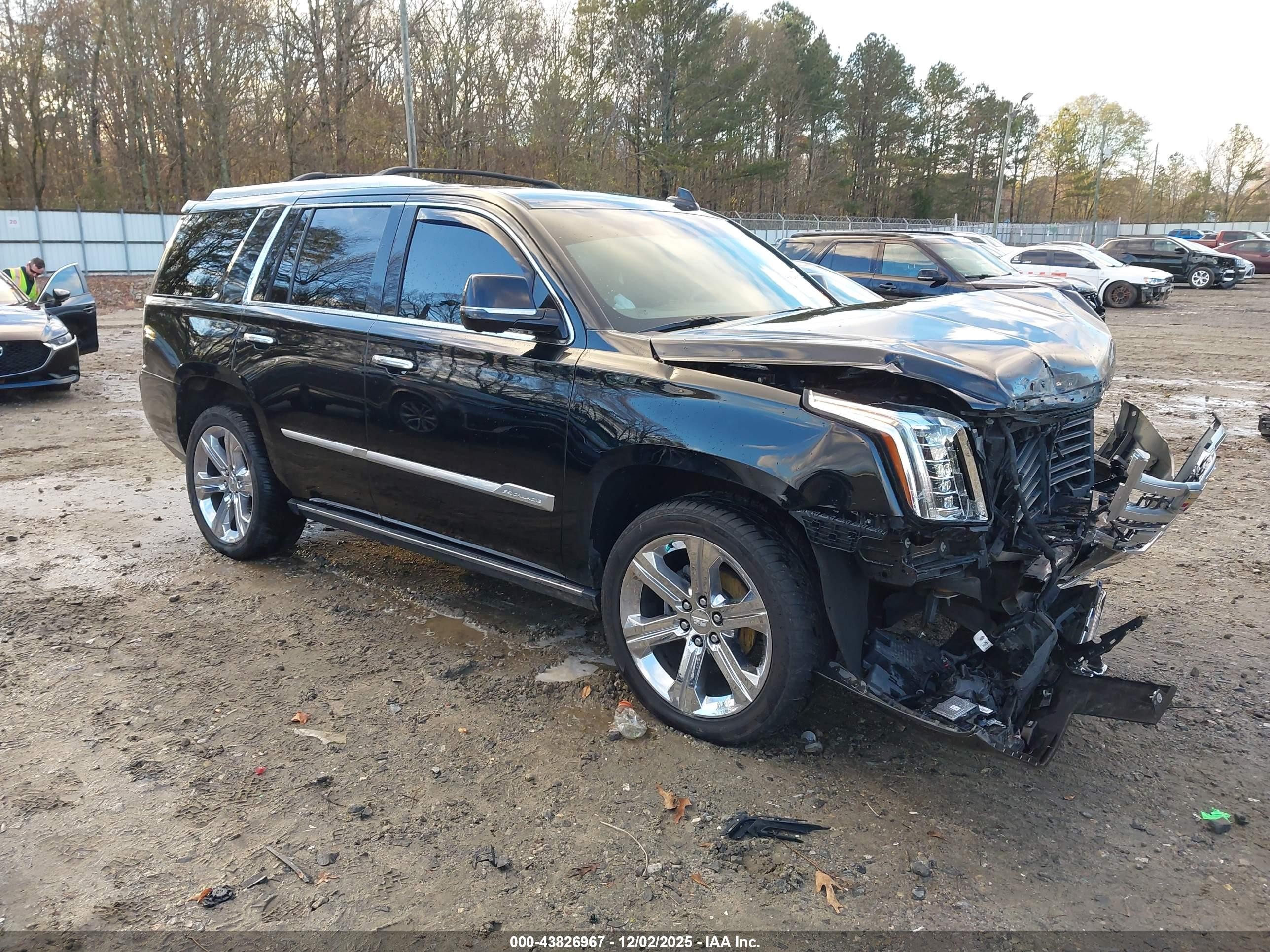 2019 Cadillac Escalade Platinum, VIN 1GYS4DKJ2KR315420 — Front end