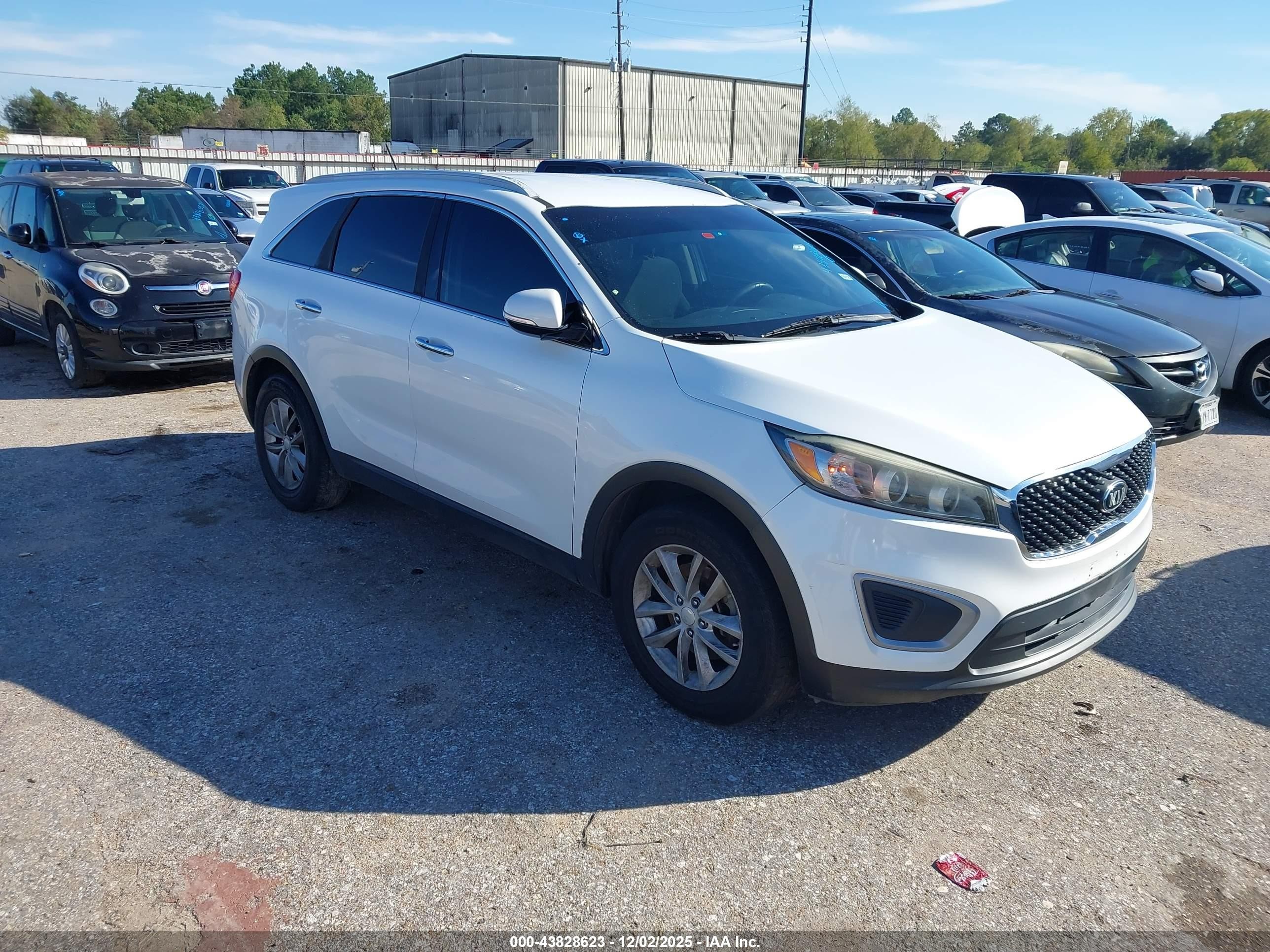 2017 Kia Sorento LX, VIN 5XYPG4A59HG216365 — Normal wear