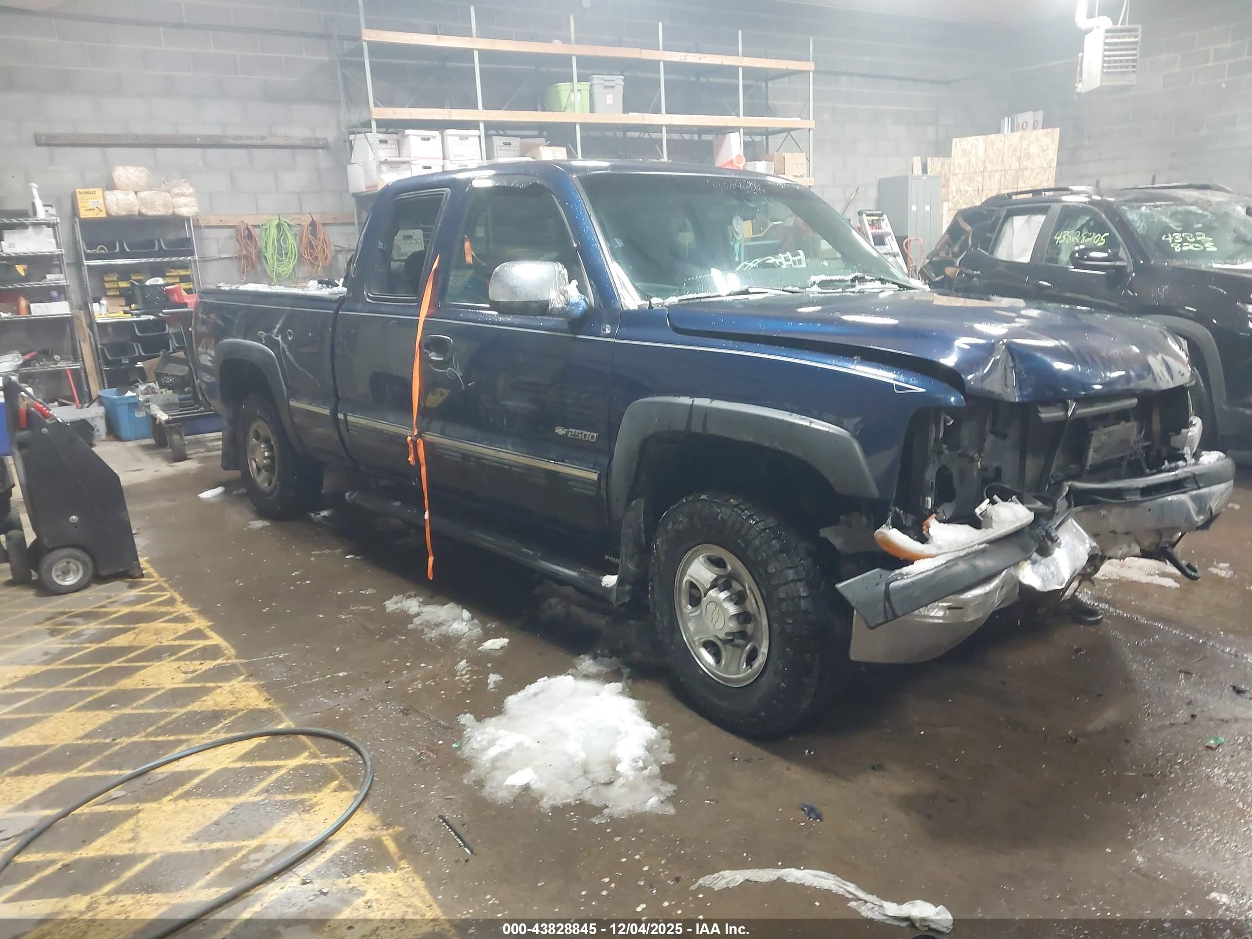 2001 Chevrolet Silverado 2500, VIN 1GCGK29U51Z198050 — Front end