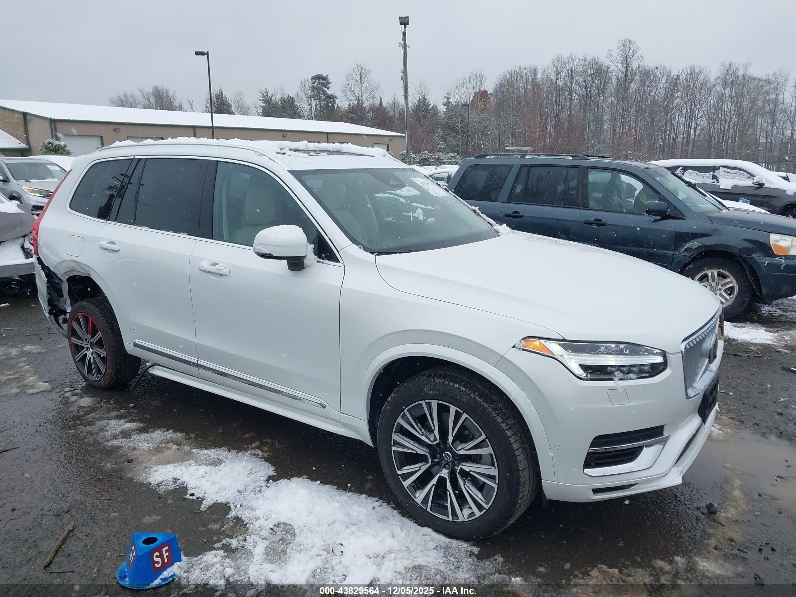 2025 Volvo XC90 Plus, VIN YV4H60PE6S1292458 — Зад